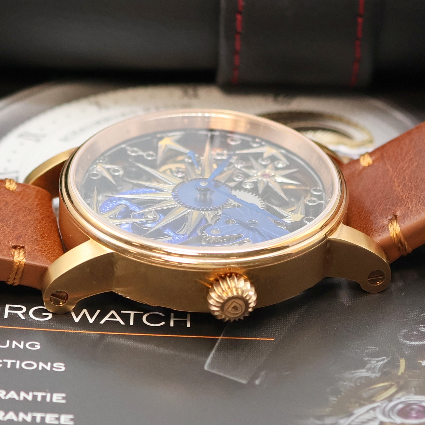 Detail b: SCHAUMBURG WATCH Armbanduhr Unikatorium, Handaufzug, verg. Geh. inkl. orig. Lederband m. orig. Dornschl., beids. vergl., Boden verschr., skel. ...