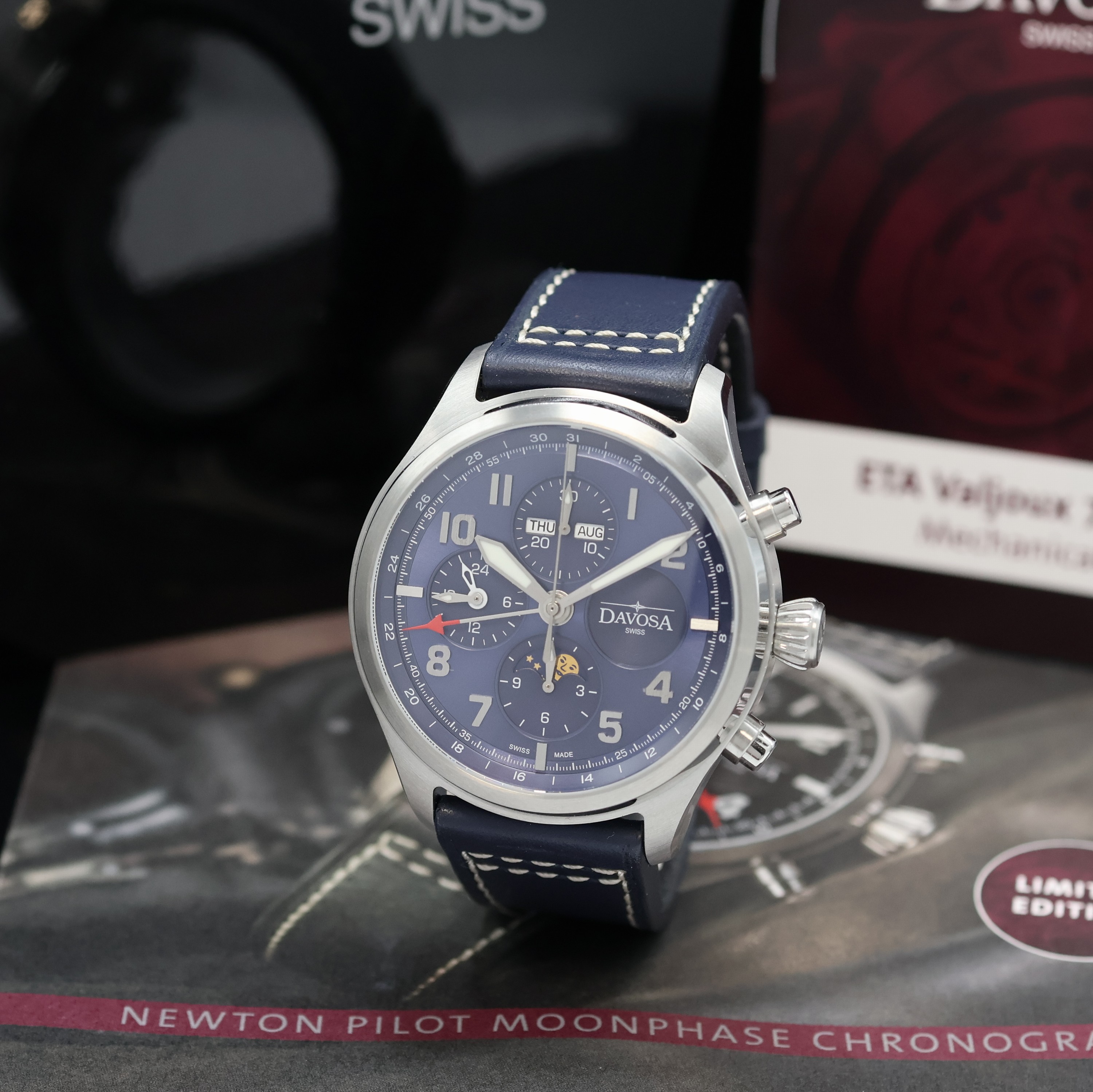 DAVOSA Newton Pilot seltener, auf 300 Stück limitierter Armbandchronograph mit Vollkalenderanzeige Referenz 161.586.45, Automatik, beids. vergl. ...