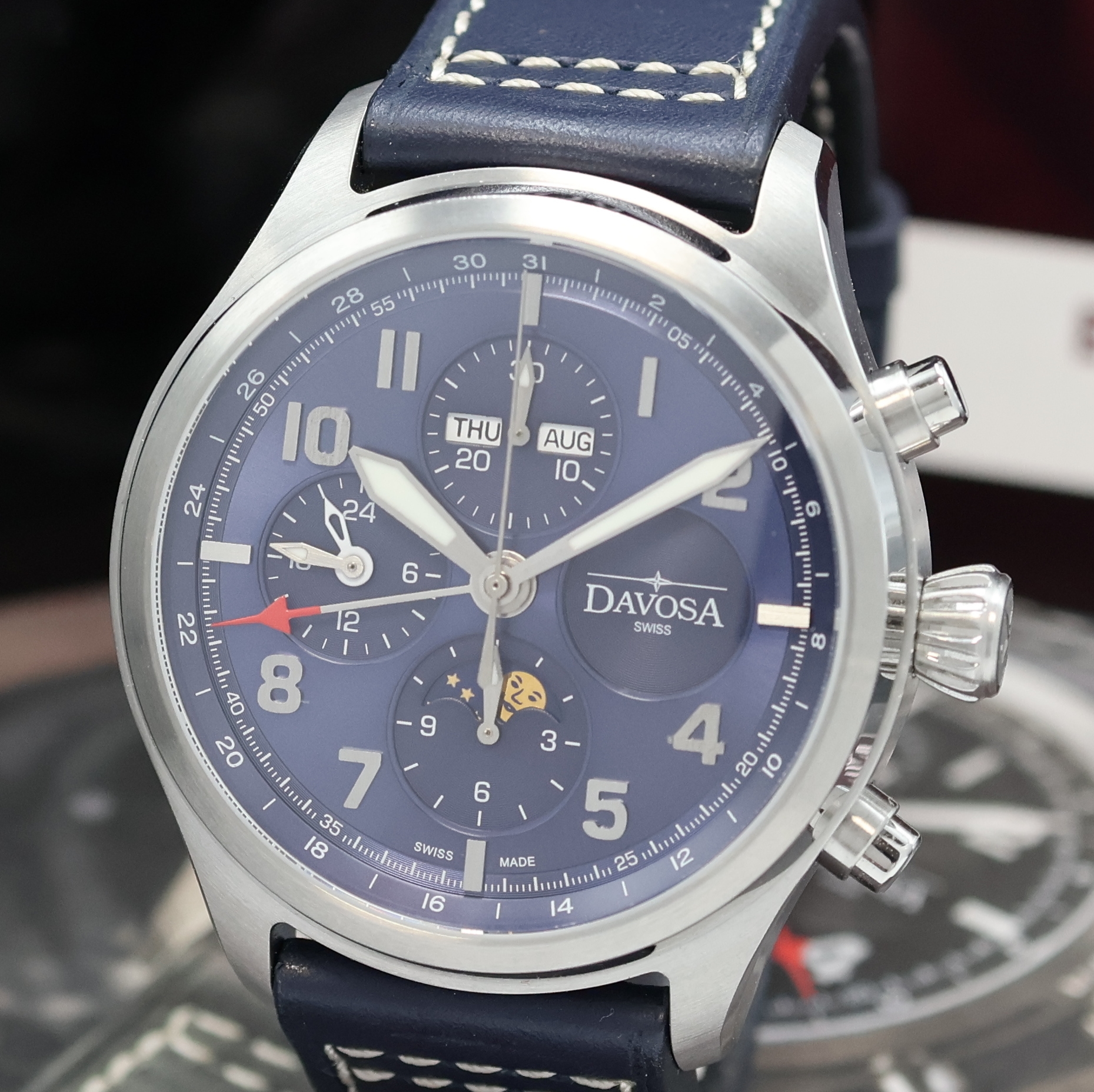 Detail a: DAVOSA Newton Pilot seltener, auf 300 Stück limitierter Armbandchronograph mit Vollkalenderanzeige Referenz 161.586.45, Automatik, beids. vergl. ...