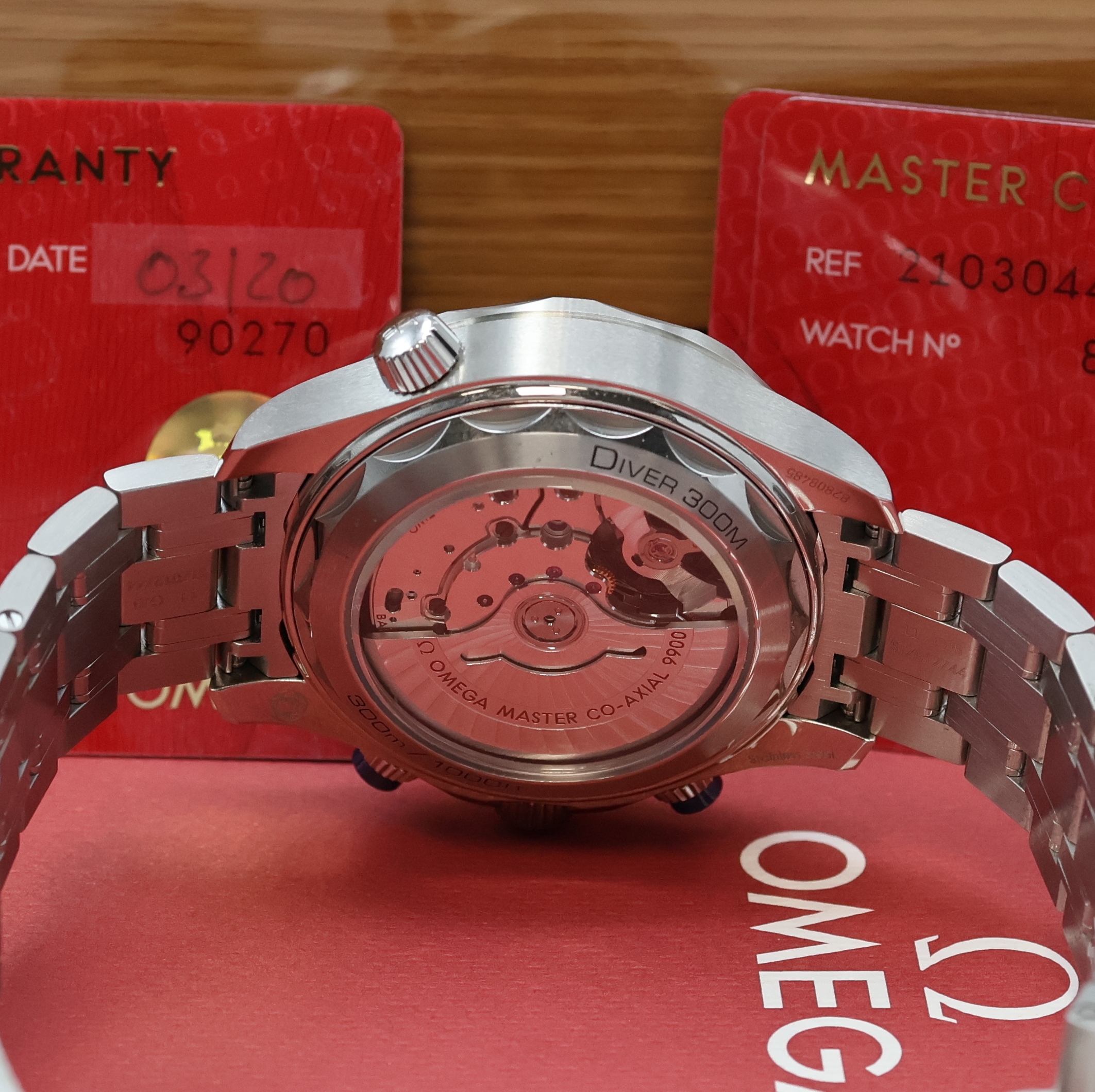Detail e: OMEGA Seamaster Diver 300M Armbandchronograph Referenz 210.30.44.51.03.001, Automatik, Chronometer in Edelstahl inkl. Gliederband m. Faltschl. und ...