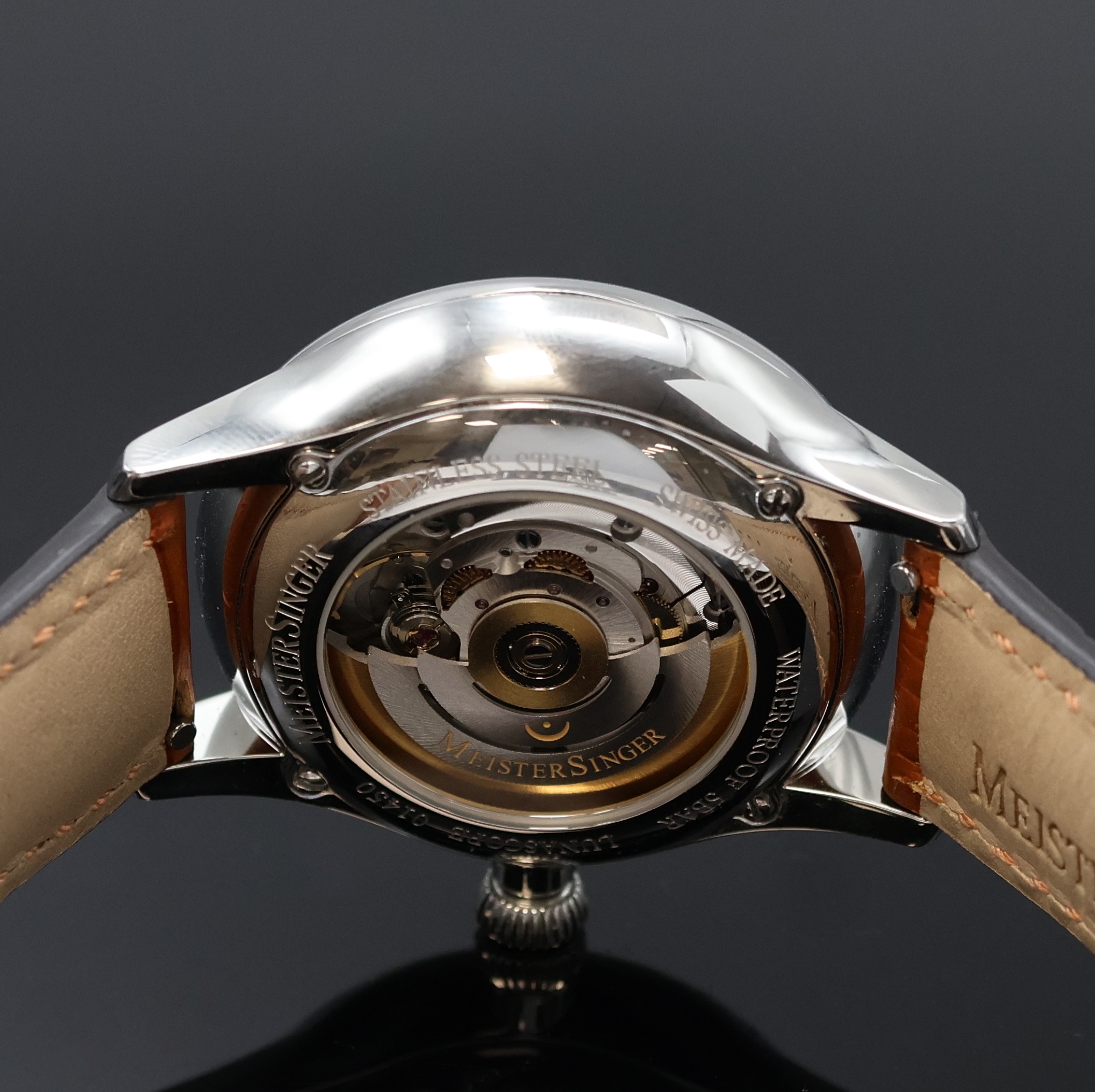 Detail e: MEISTERSINGER Lunascope Einzeiger- Herrenarmbanduhr, Automatik, Schweiz um 2021, Edelstahlgeh. inkl. orig. Lederband m. orig. dopp. Faltschl., beids. ...