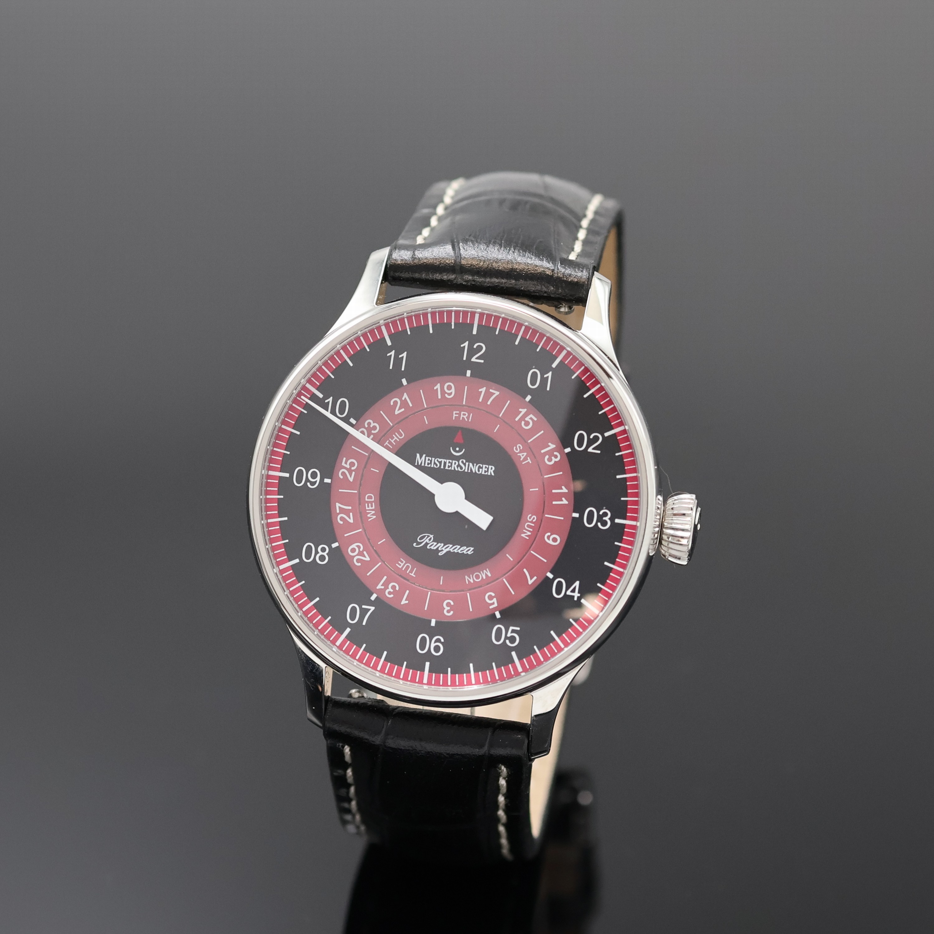 MEISTERSINGER Pangaea Day Date Einzeiger- Herrenarmbanduhr, Automatik, Schweiz um 2021, Edelstahlgeh. inkl. orig. Lederband m. orig. Dornschl., ...