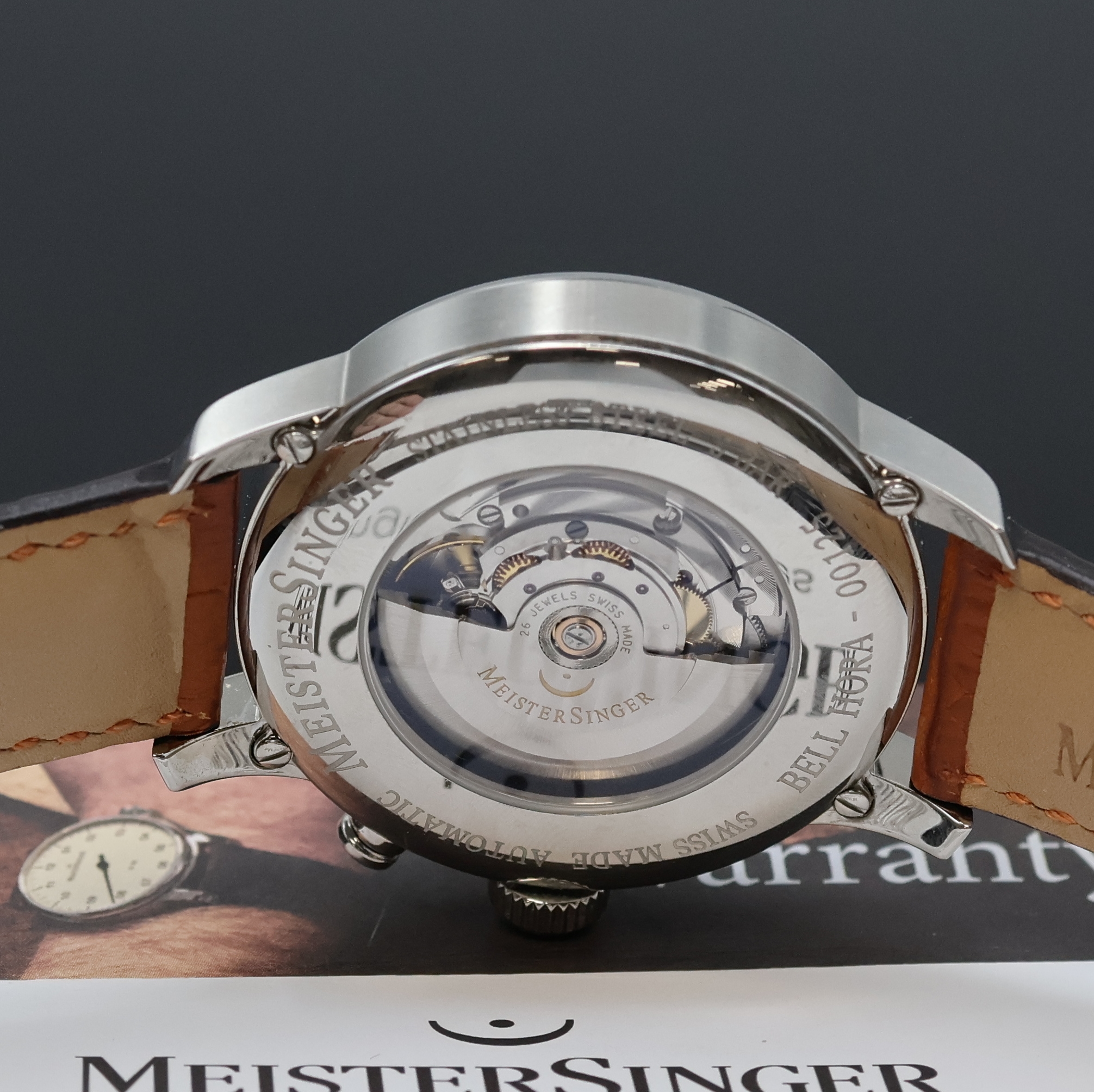 Detail e: MEISTERSINGER Bell Hora Einzeiger- Herrenarmbanduhr Referenz BH0908, Automatik, Edelstahlgeh. inkl. orig. Lederband m. orig. Faltschl., beids. ...