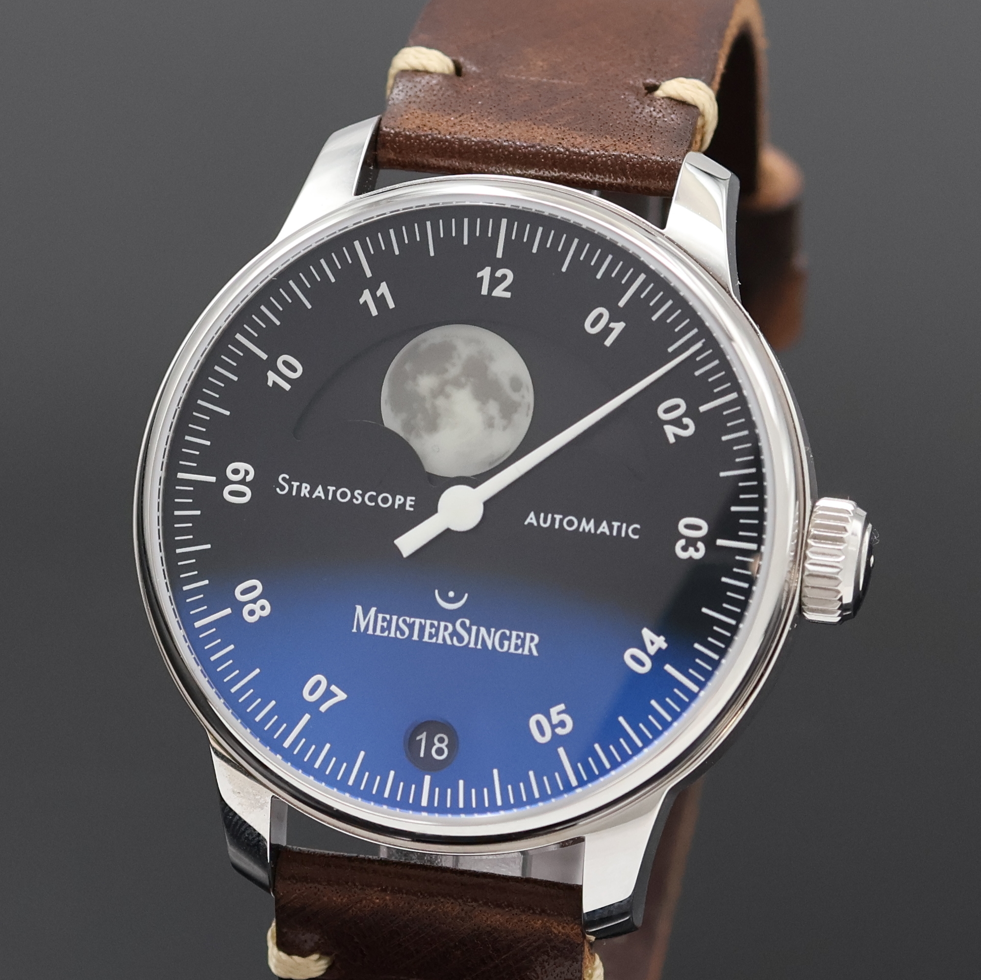 Detail a: MEISTERSINGER Stratoscope Einzeiger- Herrenarmbanduhr, Automatik, Schweiz um 2023, Edelstahlgeh. inkl. orig. Lederband m. orig. Faltschl., beids. ...
