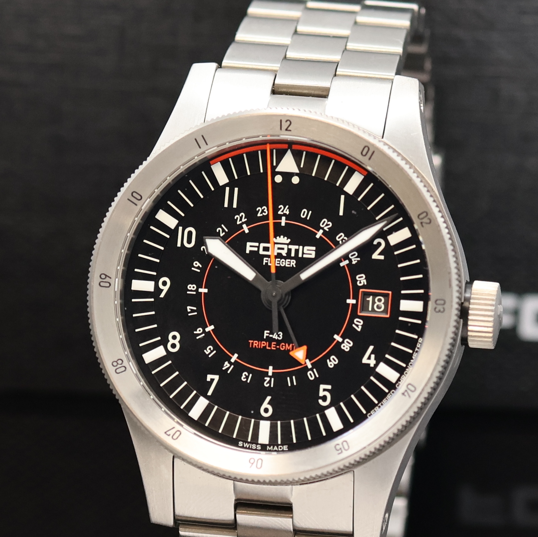Detail a: FORTIS Flieger Herrenarmbanduhr F-43 Triple GMT Referenz W.426.0006, Automatik, Titangeh. inkl. Titanband m. Faltschl., Boden und Krone verschr., ab ...