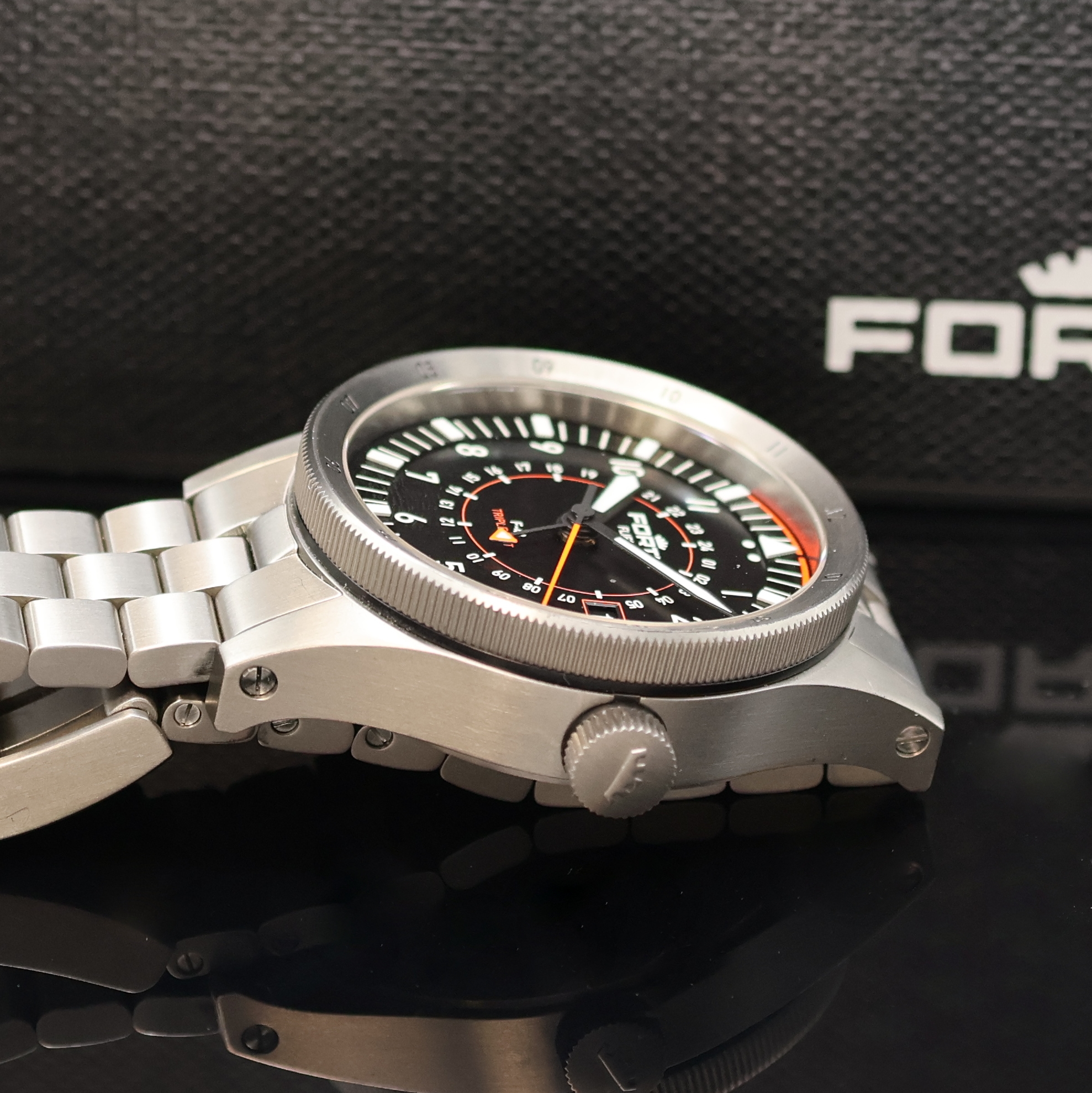 Detail c: FORTIS Flieger Herrenarmbanduhr F-43 Triple GMT Referenz W.426.0006, Automatik, Titangeh. inkl. Titanband m. Faltschl., Boden und Krone verschr., ab ...