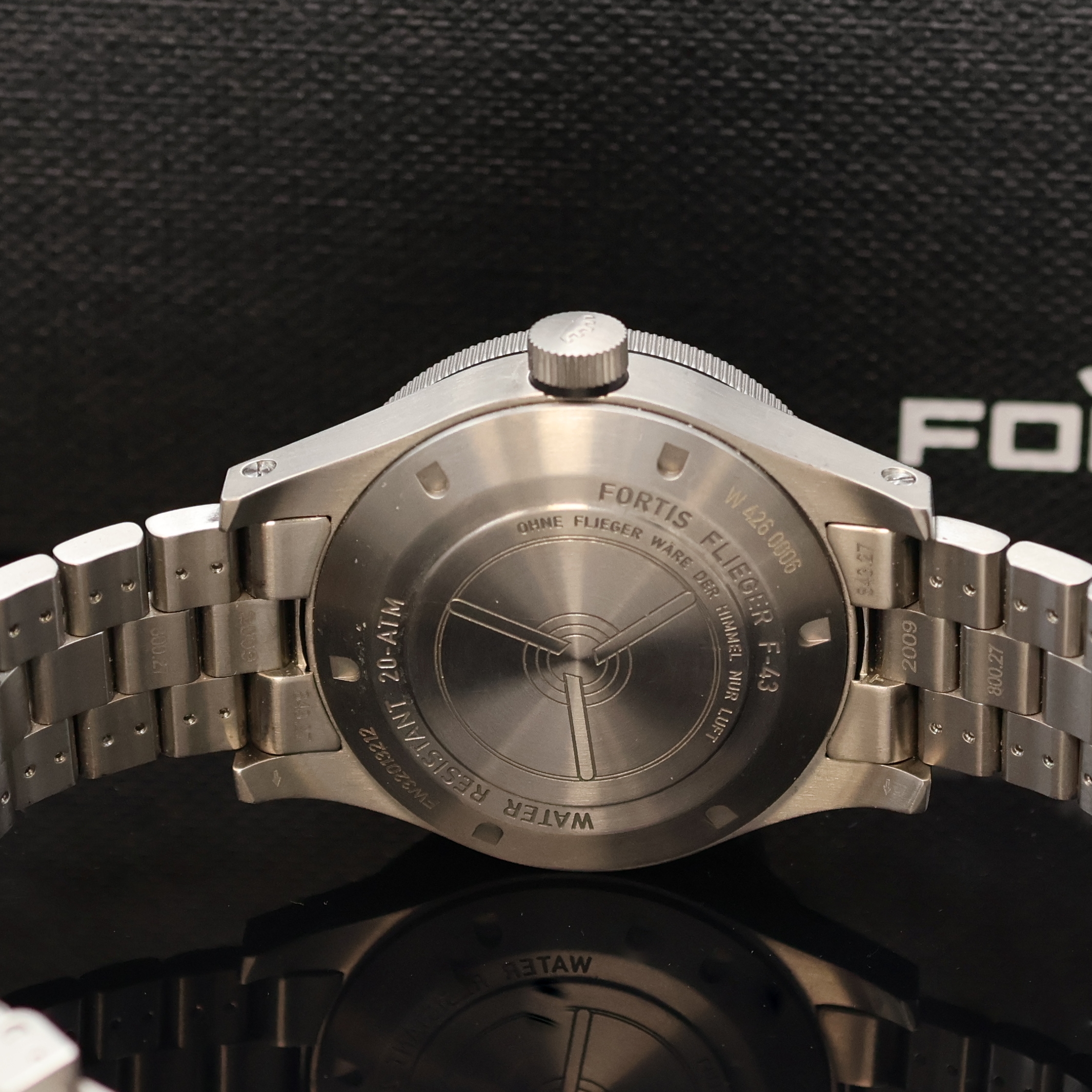 Detail d: FORTIS Flieger Herrenarmbanduhr F-43 Triple GMT Referenz W.426.0006, Automatik, Titangeh. inkl. Titanband m. Faltschl., Boden und Krone verschr., ab ...
