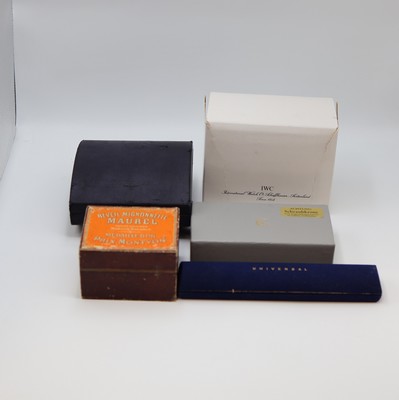 26974023b - Konvolut bestehend aus 8 Uhren-Etuis, 2 Büchern, 5 Uhrenständer sowie 1 Dupont ...