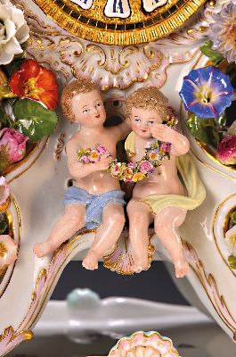 26974050b - Prunkpendule mit Postament, Meissen, um 1880/85, Porzellan, allegorische Darstellung, ...