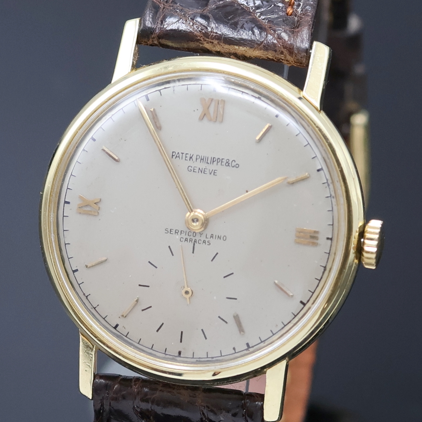 Detail a: PATEK PHILIPPE Serpico y Laino Armbanduhrwerk im neutralen GG 750/000 Gehäuse, Schweiz um 1950, Handaufzug, 3-tlg. Geh., Boden u. Glasrand aufgedr., ...