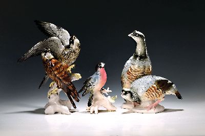 Image 26974358 - Drei Porzellanfiguren/-gruppen, Ens, 20. Jh., Falkenpaar, H. 33 cm, zwei ...