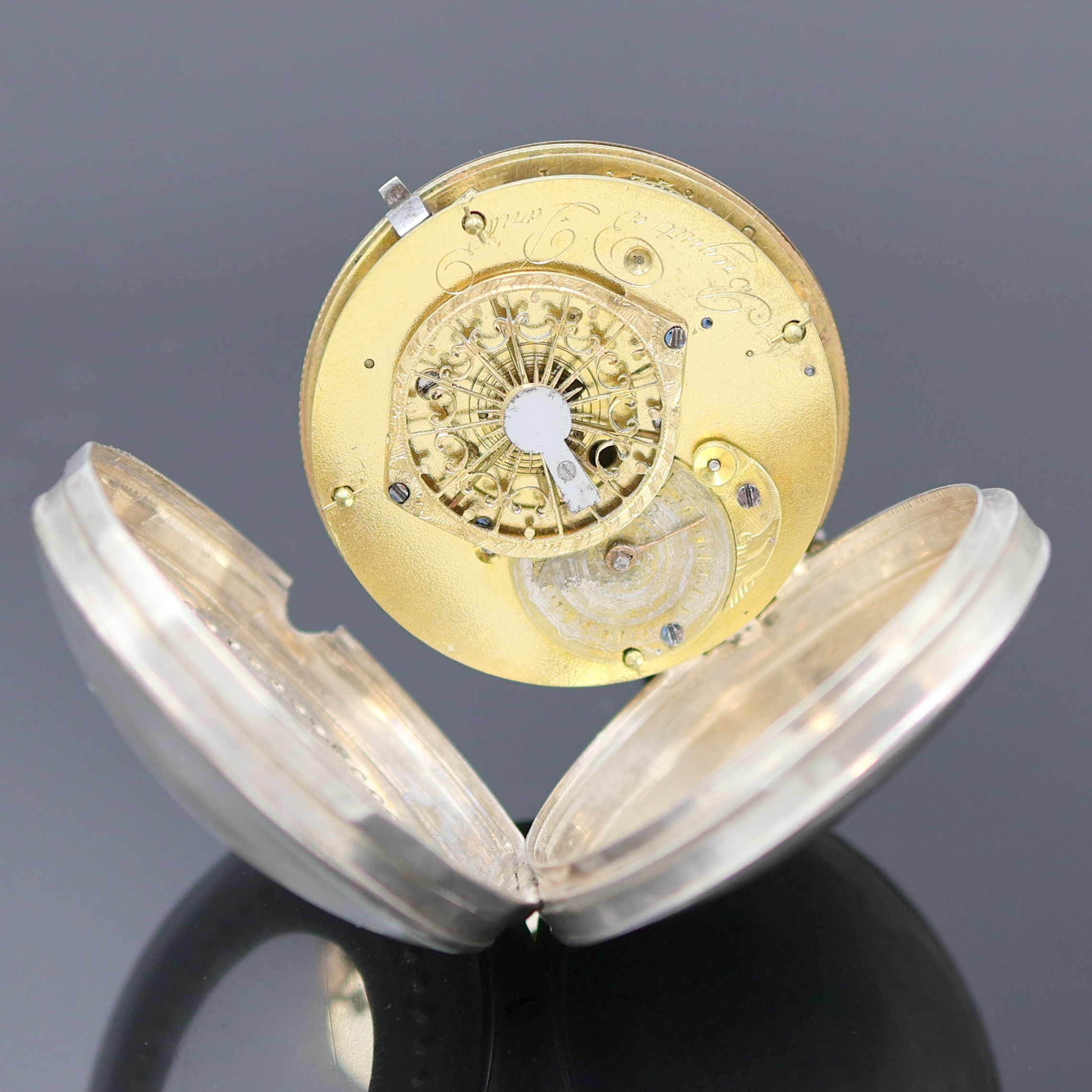 Detail c: Spindeltaschenuhr bezeichnet "Breguet" in Silber, Schweiz um 1820, Schlüsselaufzug, glattes Geh. m. flachem Rand dell., Emailzifferbl. ...