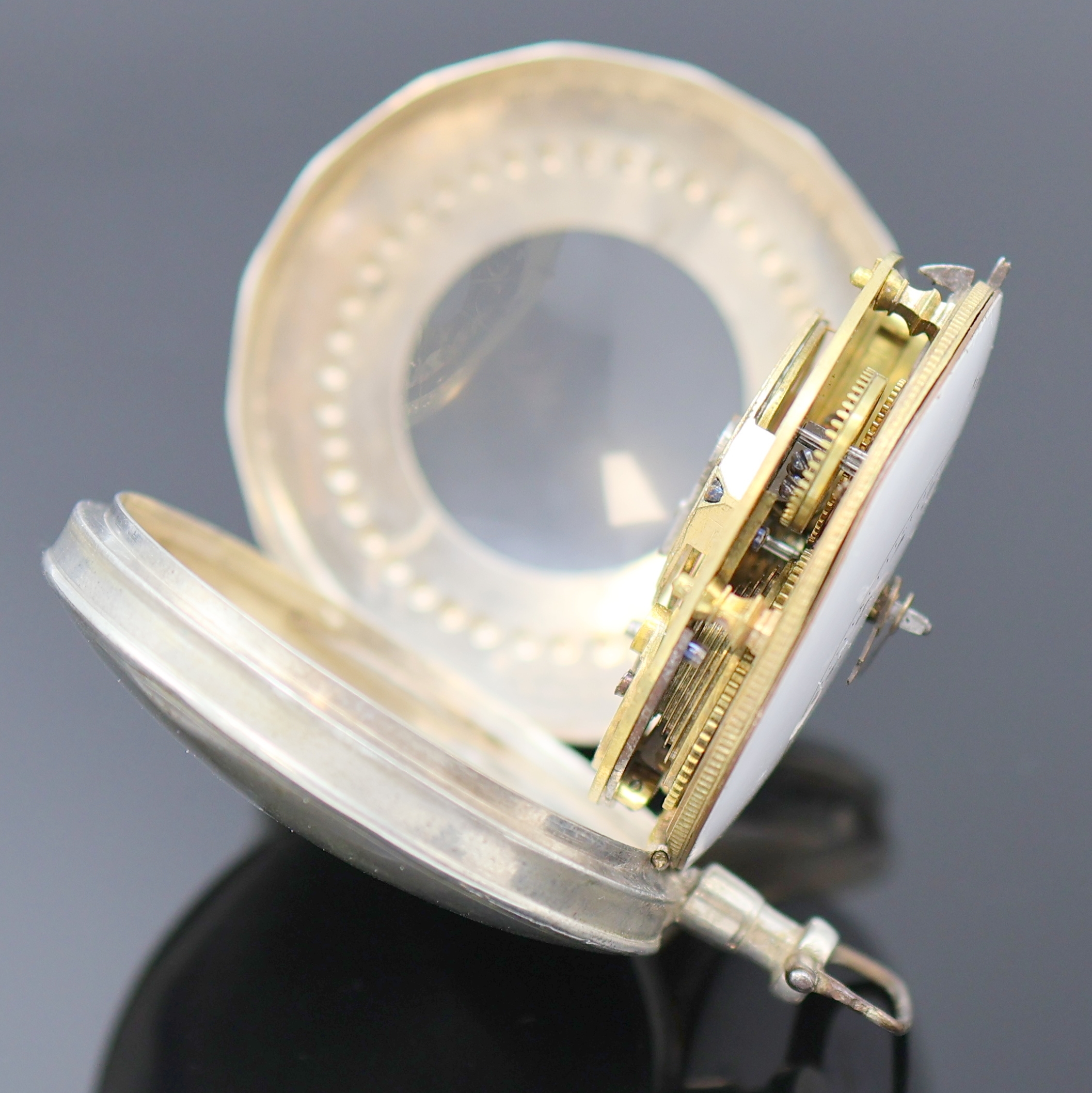Detail d: Spindeltaschenuhr bezeichnet "Breguet" in Silber, Schweiz um 1820, Schlüsselaufzug, glattes Geh. m. flachem Rand dell., Emailzifferbl. ...