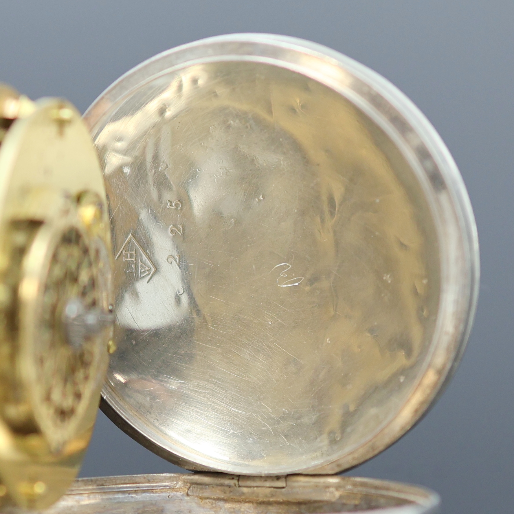 Detail e: Spindeltaschenuhr bezeichnet "Breguet" in Silber, Schweiz um 1820, Schlüsselaufzug, glattes Geh. m. flachem Rand dell., Emailzifferbl. ...