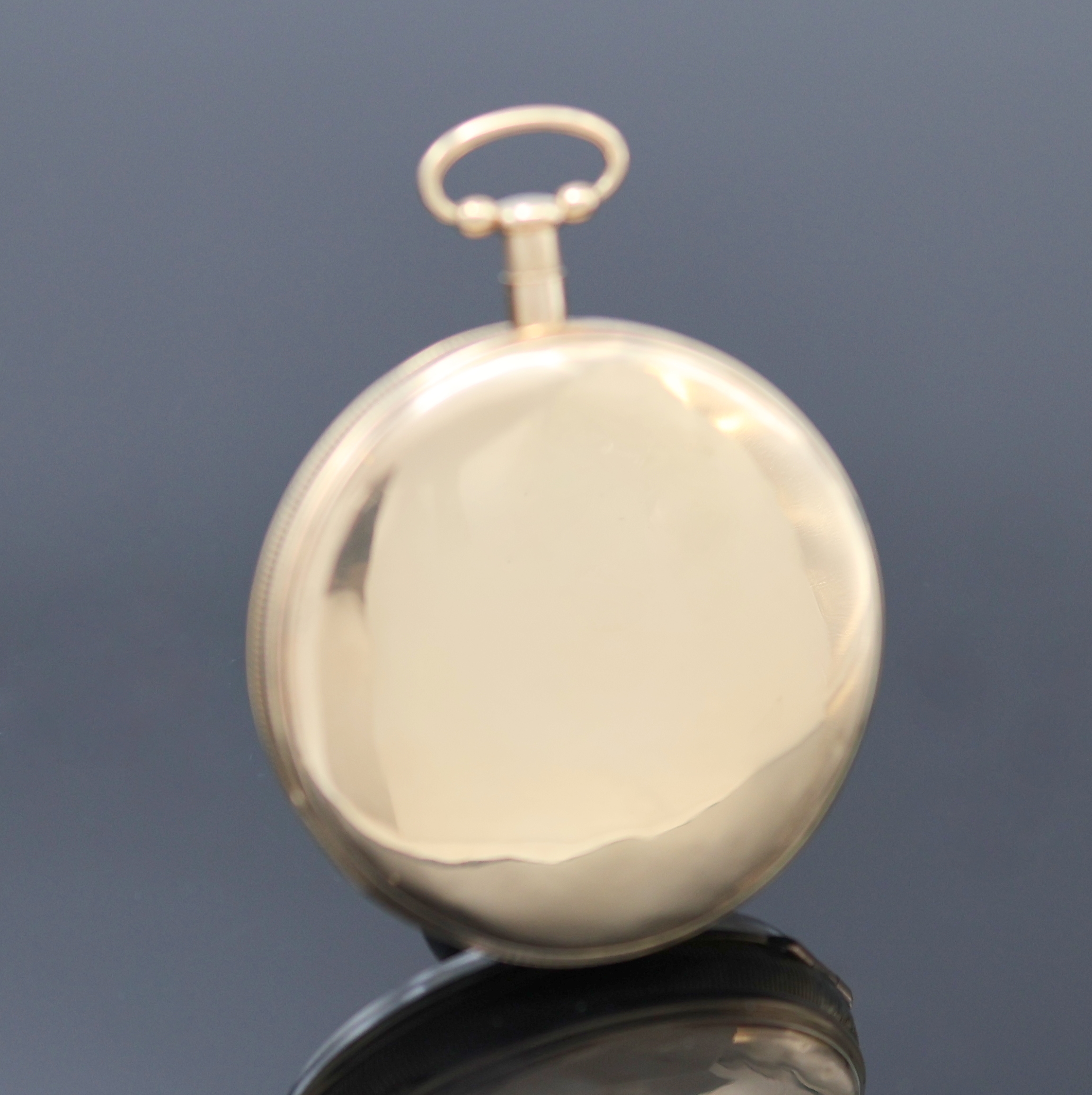 Detail a: Spindeltaschenuhr mit 1/4 Stunden-Repetition in Rosegold 750/000, Schweiz um 1820, Schlüsselaufzug, glattes Geh. m. geripptem Rand dell., verg. ...