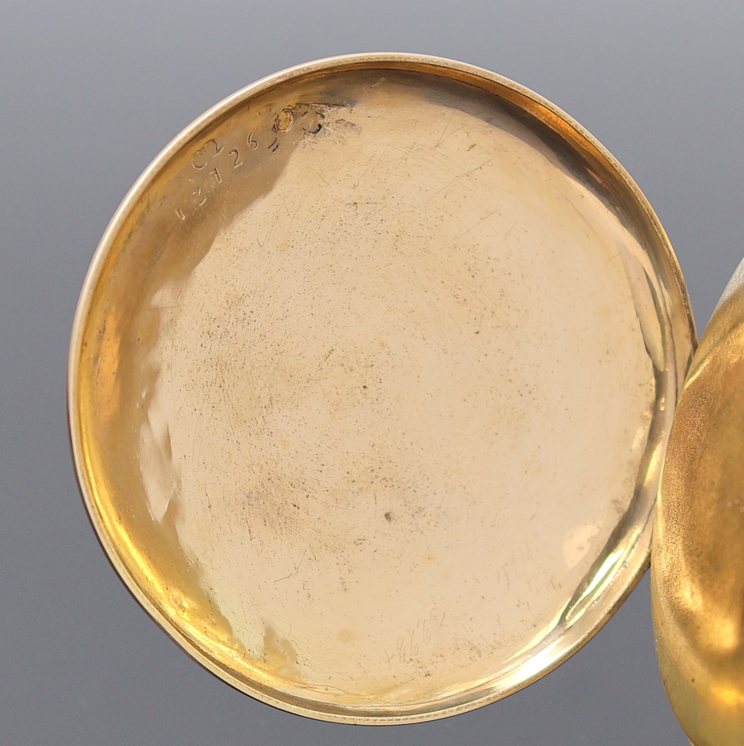 Detail c: Spindeltaschenuhr mit 1/4 Stunden-Repetition in Rosegold 750/000, Schweiz um 1820, Schlüsselaufzug, glattes Geh. m. geripptem Rand dell., verg. ...