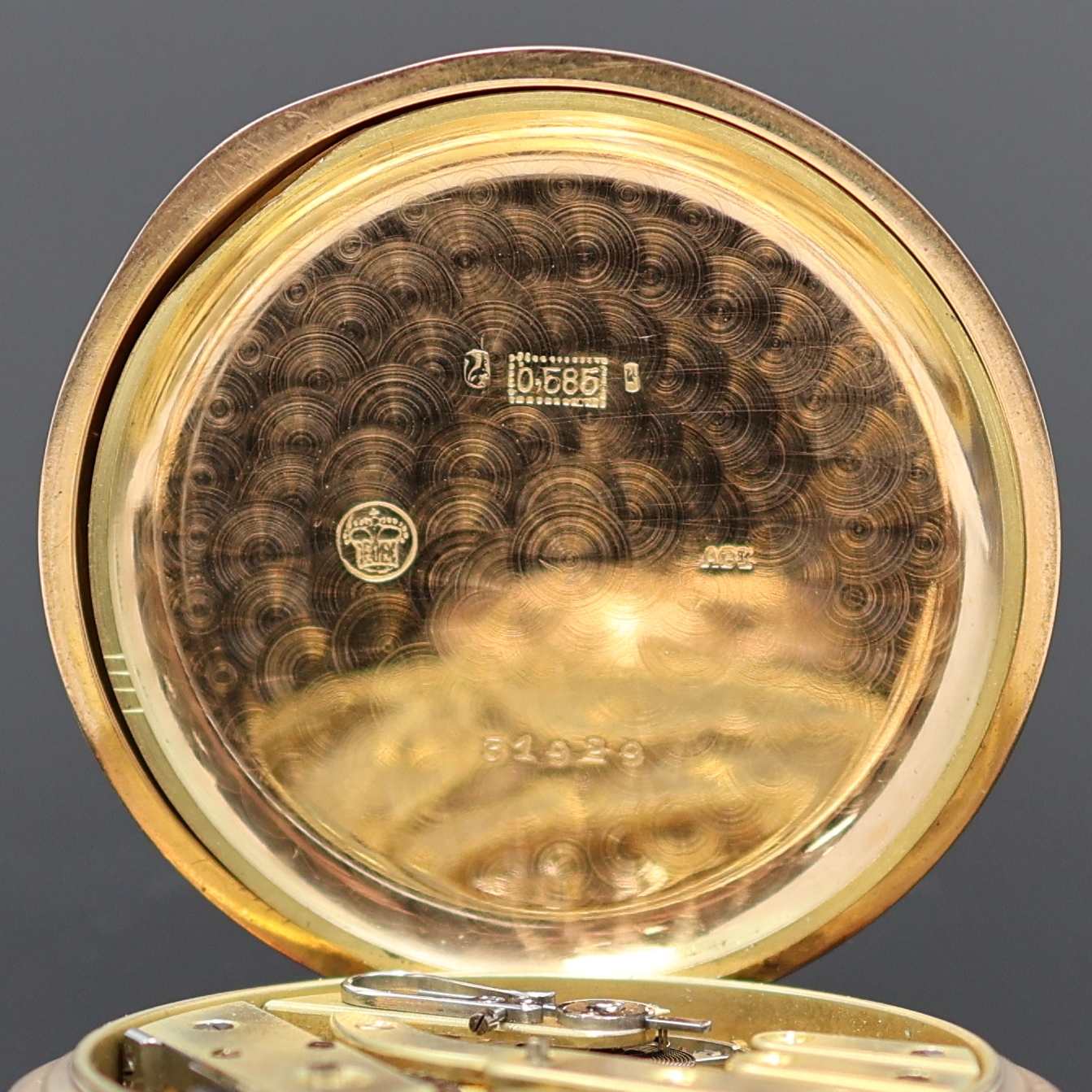Detail e: ERNST KUTTER Stuttgart Herrensavonette in RoseG 585/000, Schweiz um 1910, glattes 3- Deckel Goldgeh., 2-tlg. Emailzifferbl. m. arab. Zahlen, kl. Sek. ...