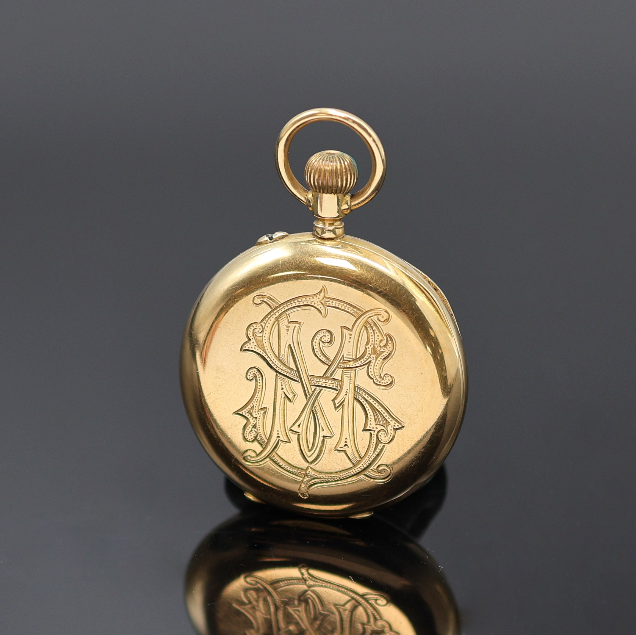 Detail a: Wm MARSHALL & Co offene Damentaschenuhr in GG 750/000, Schweiz um 1890, glattes Geh., Goldcuvette sign., rücks. Monogramm-Grav., Emailzifferbl. m. ...