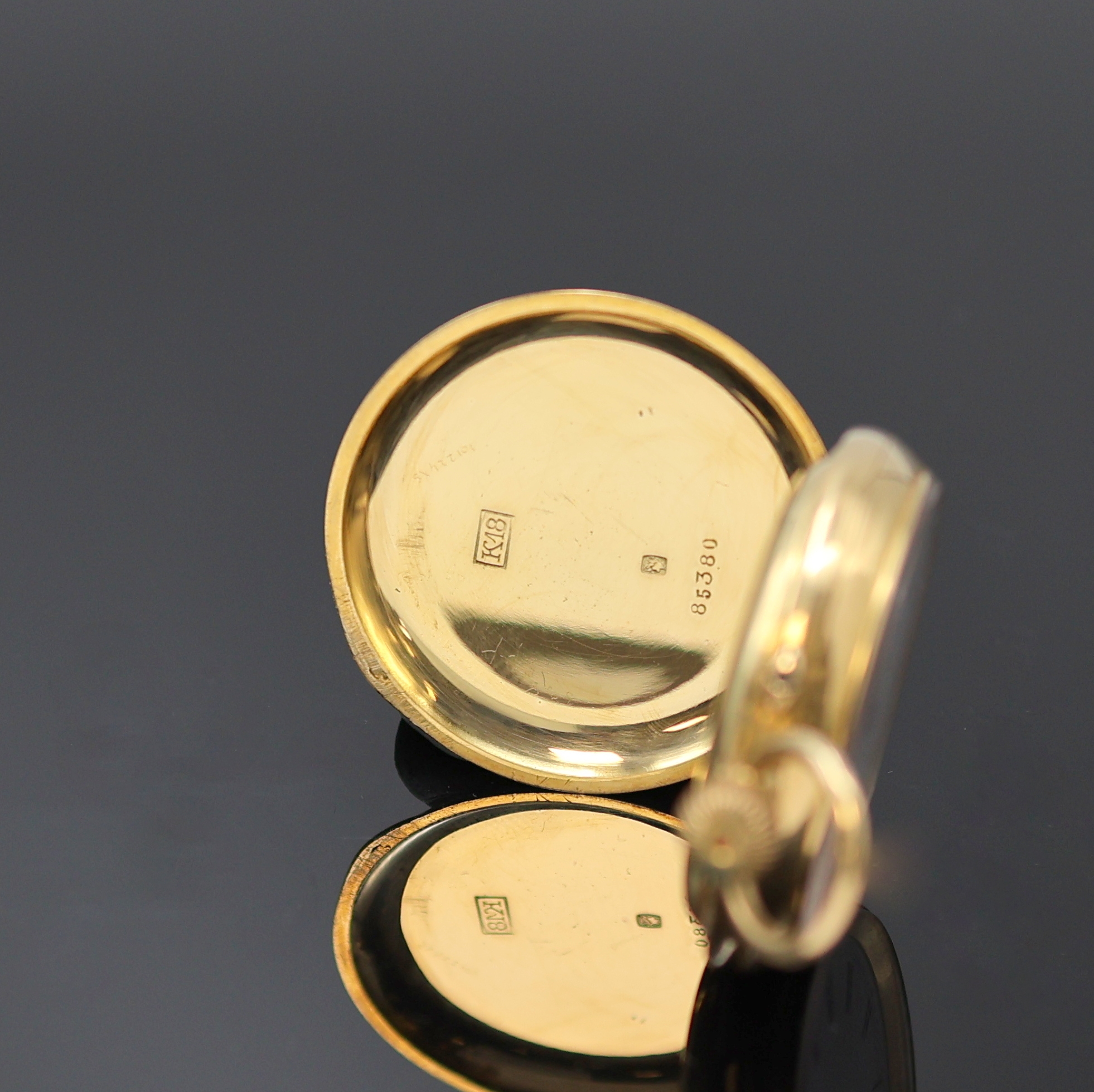 Detail b: Wm MARSHALL & Co offene Damentaschenuhr in GG 750/000, Schweiz um 1890, glattes Geh., Goldcuvette sign., rücks. Monogramm-Grav., Emailzifferbl. m. ...