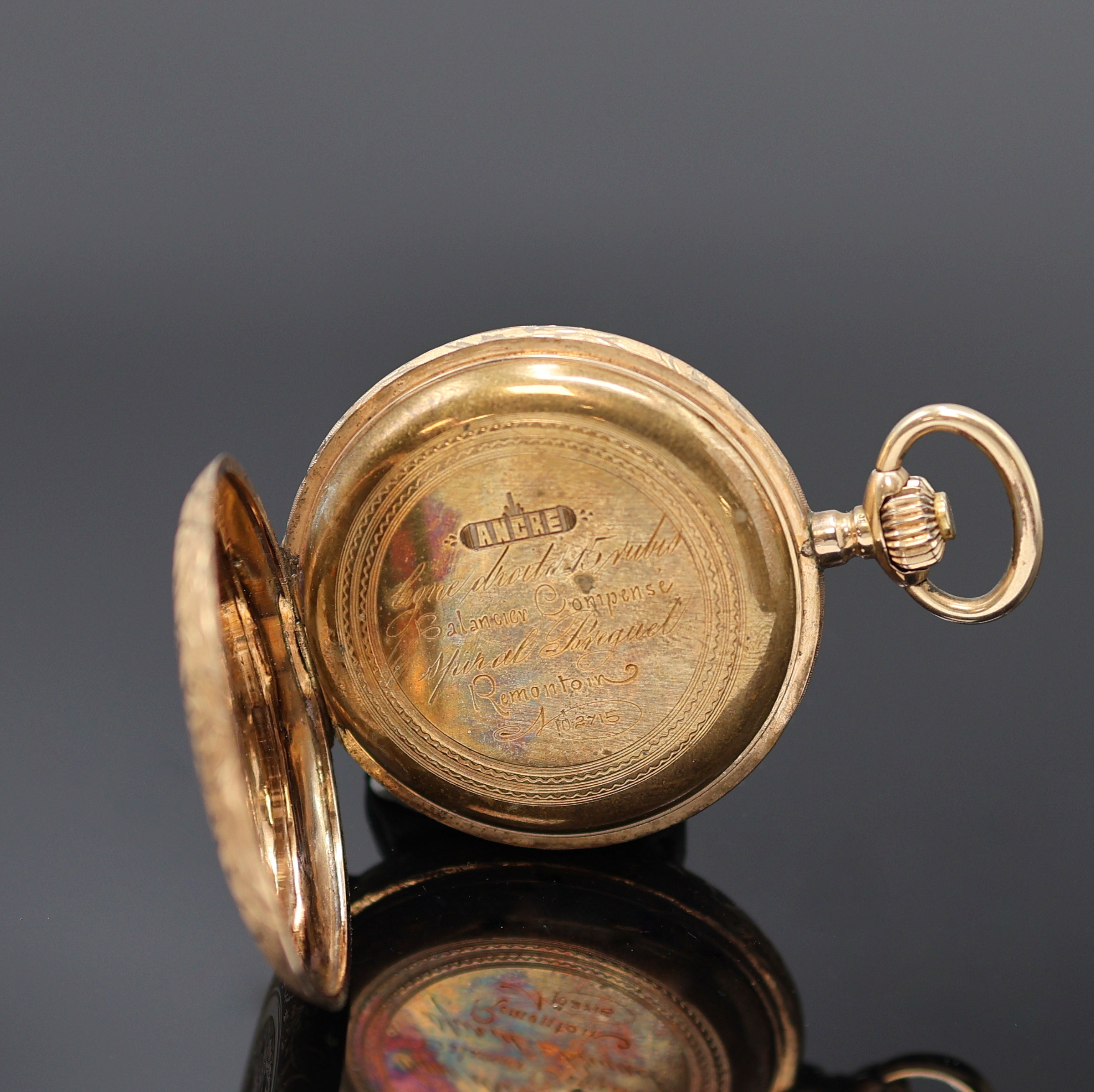 Detail e: Herrensavonette im aufwendig gravierten Gehäuse in RG 585/000, Schweiz um 1890, 2- Deckel-Goldgeh., Metallcuvette, Emailzifferbl. m. röm. Zahlen, ...