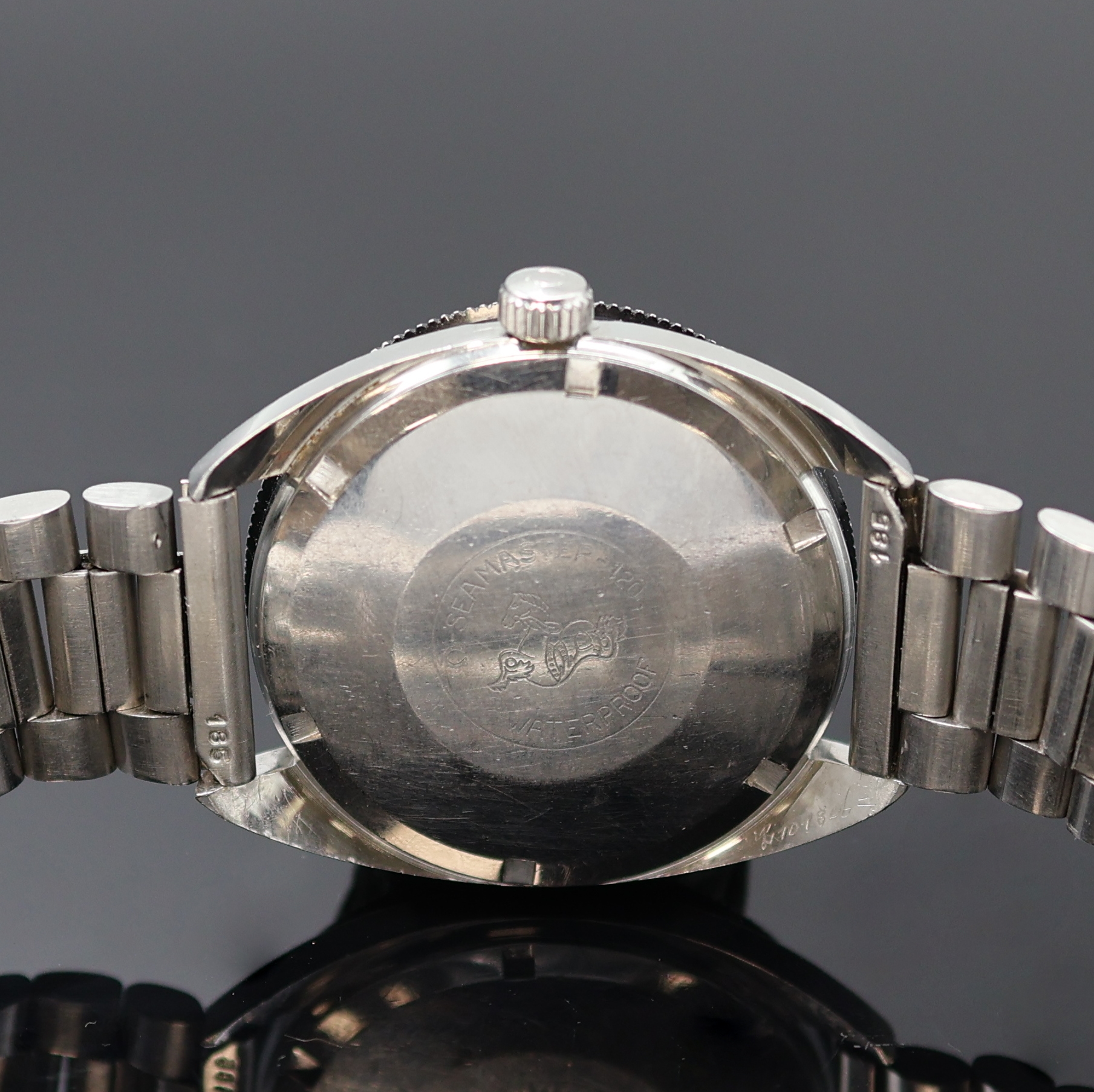 Detail d: OMEGA Seamaster 120 seltene Herrenarmbanduhr Referenz 166.027 in Stahl mit Stahlband, Schweiz um 1968, Automatik, verschr. Geh. m. schwarz. ...
