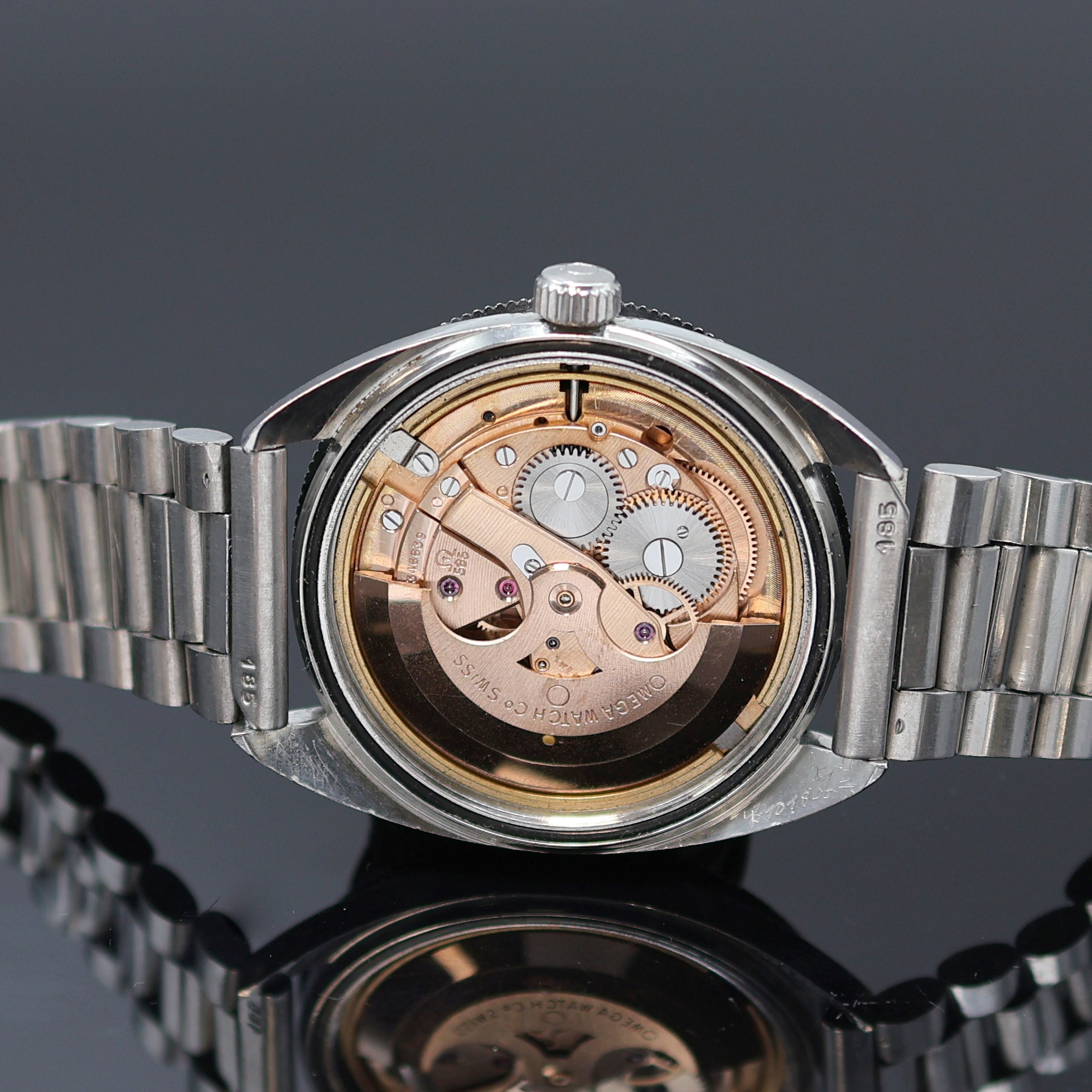 Detail e: OMEGA Seamaster 120 seltene Herrenarmbanduhr Referenz 166.027 in Stahl mit Stahlband, Schweiz um 1968, Automatik, verschr. Geh. m. schwarz. ...