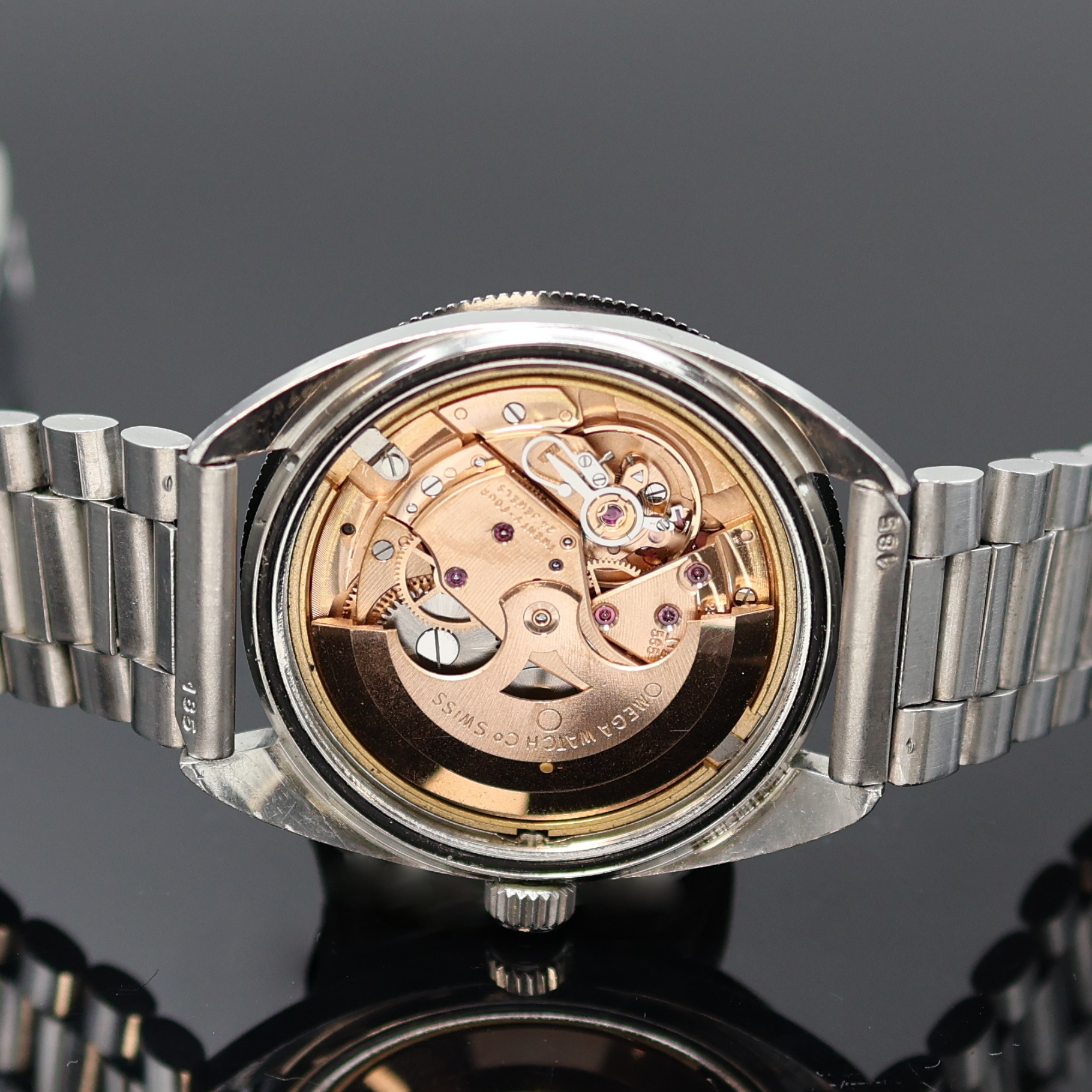 Detail f: OMEGA Seamaster 120 seltene Herrenarmbanduhr Referenz 166.027 in Stahl mit Stahlband, Schweiz um 1968, Automatik, verschr. Geh. m. schwarz. ...