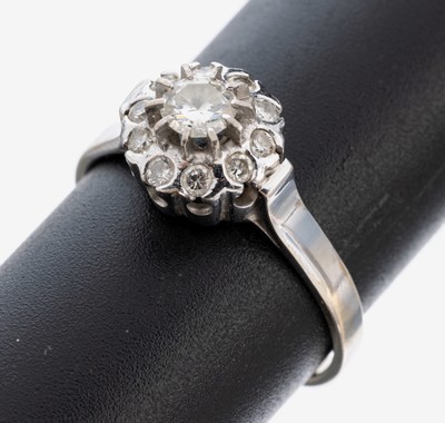 Image 26974792 - 14 kt Gold Brillant-Ring, WG 585/000, runder Ringkopf, mittig erhaben gefasster ...