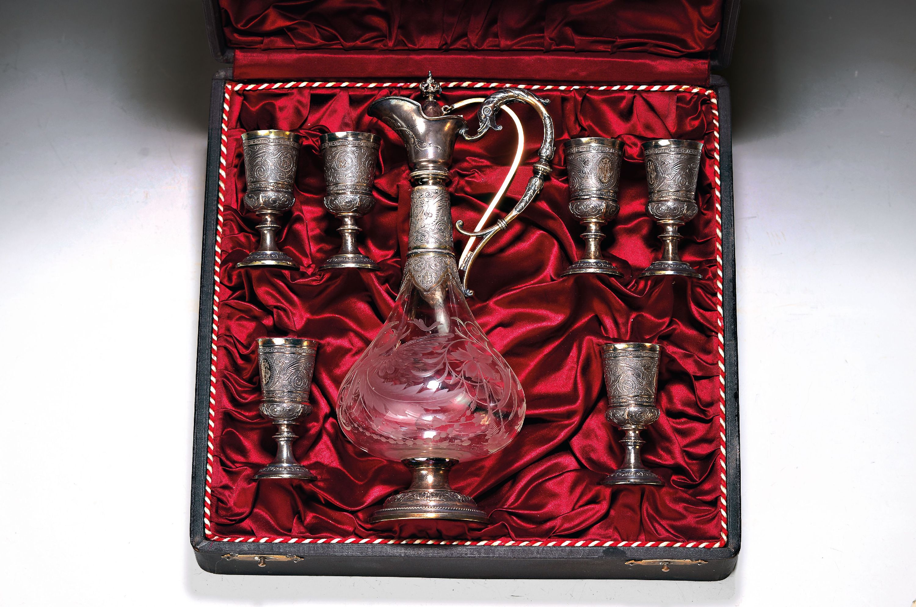 Image 26975017 - Prächtiges Likörservice, Historismus, um 1880/1900, 800er Silber, Karaffe mit ...