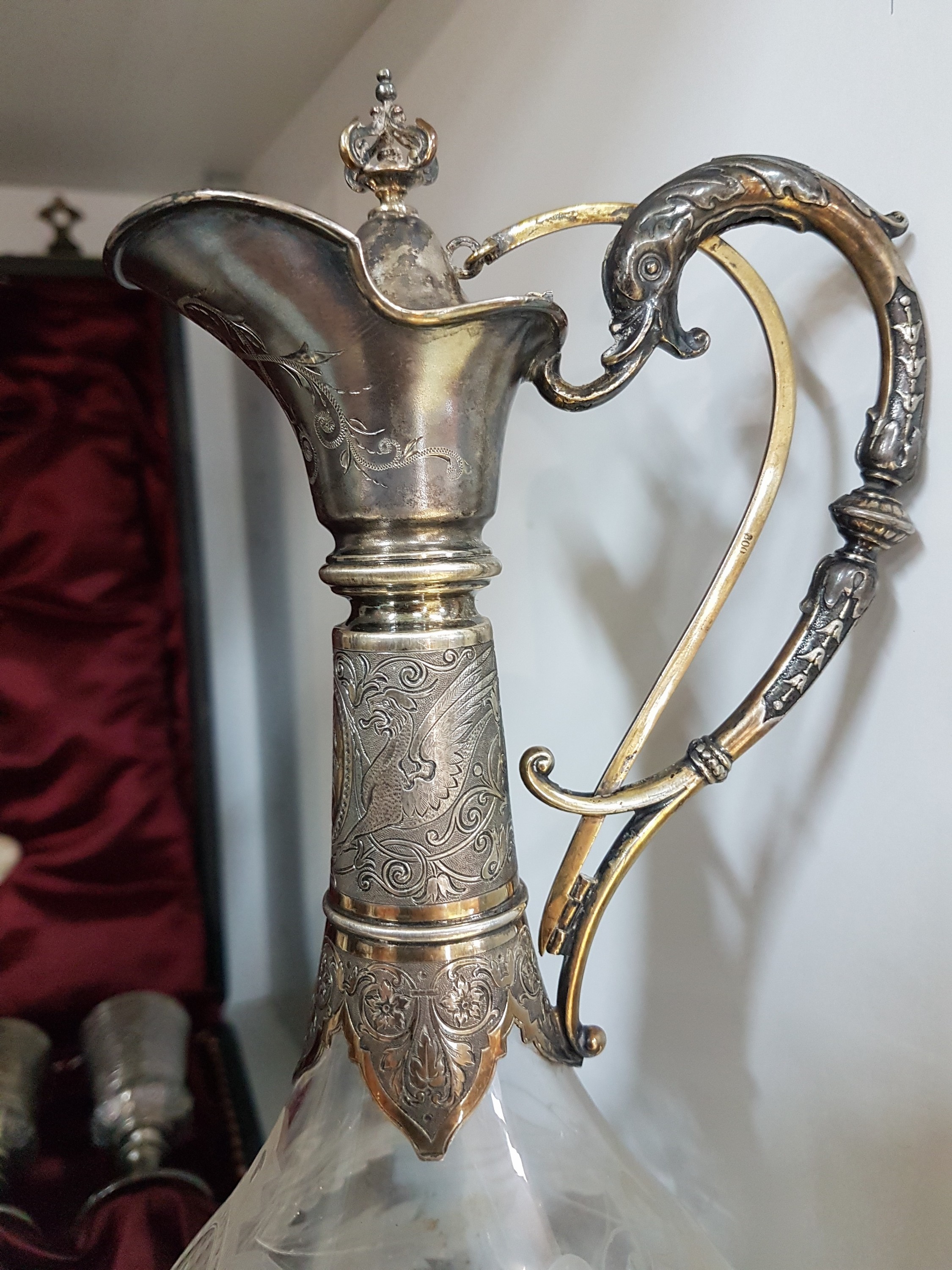 Detail d: Prächtiges Likörservice, Historismus, um 1880/1900, 800er Silber, Karaffe mit Silbermontur, Henkel mit stil. Drachen, zweiter vergoldeter ...