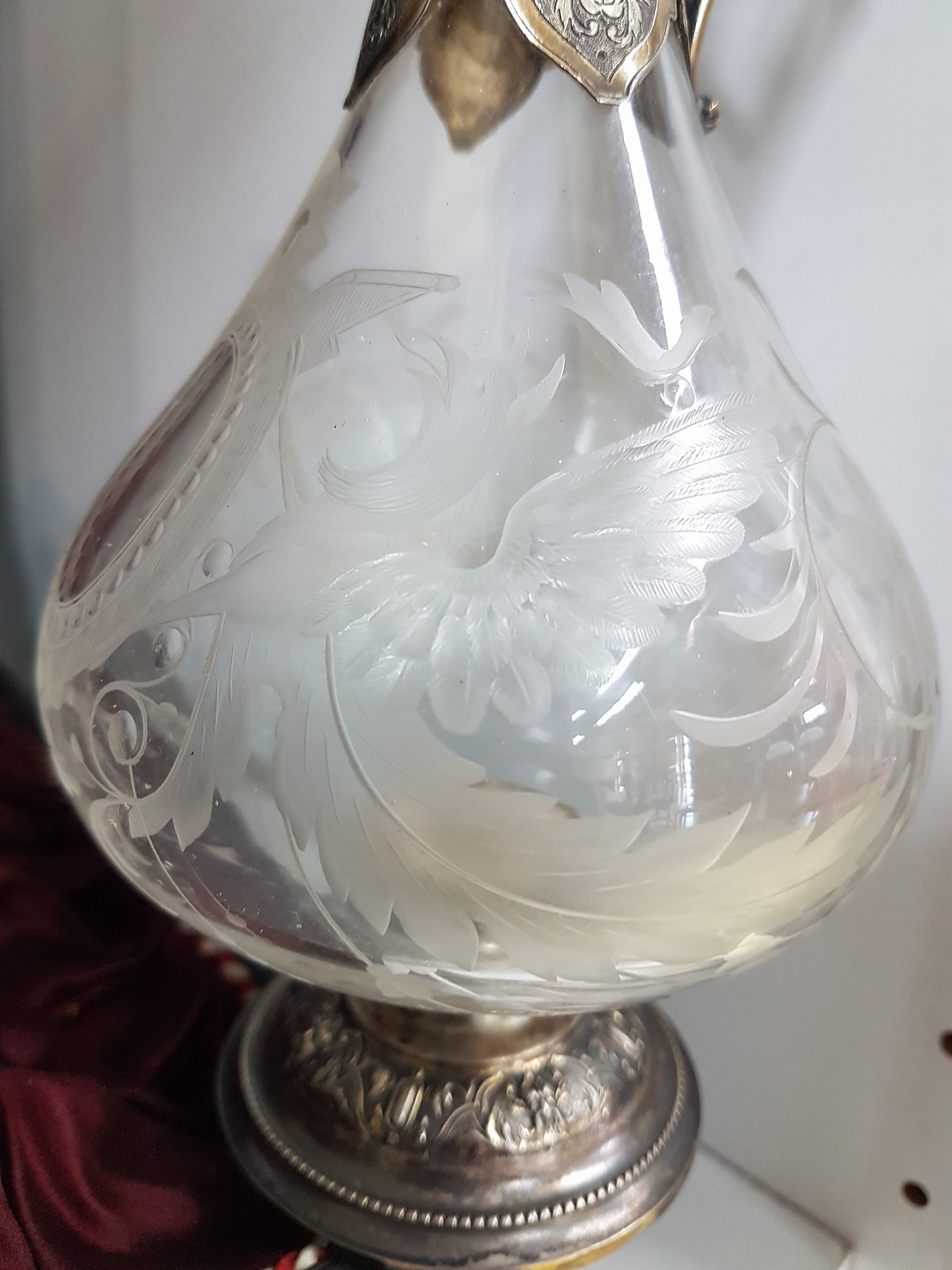 Detail e: Prächtiges Likörservice, Historismus, um 1880/1900, 800er Silber, Karaffe mit Silbermontur, Henkel mit stil. Drachen, zweiter vergoldeter ...