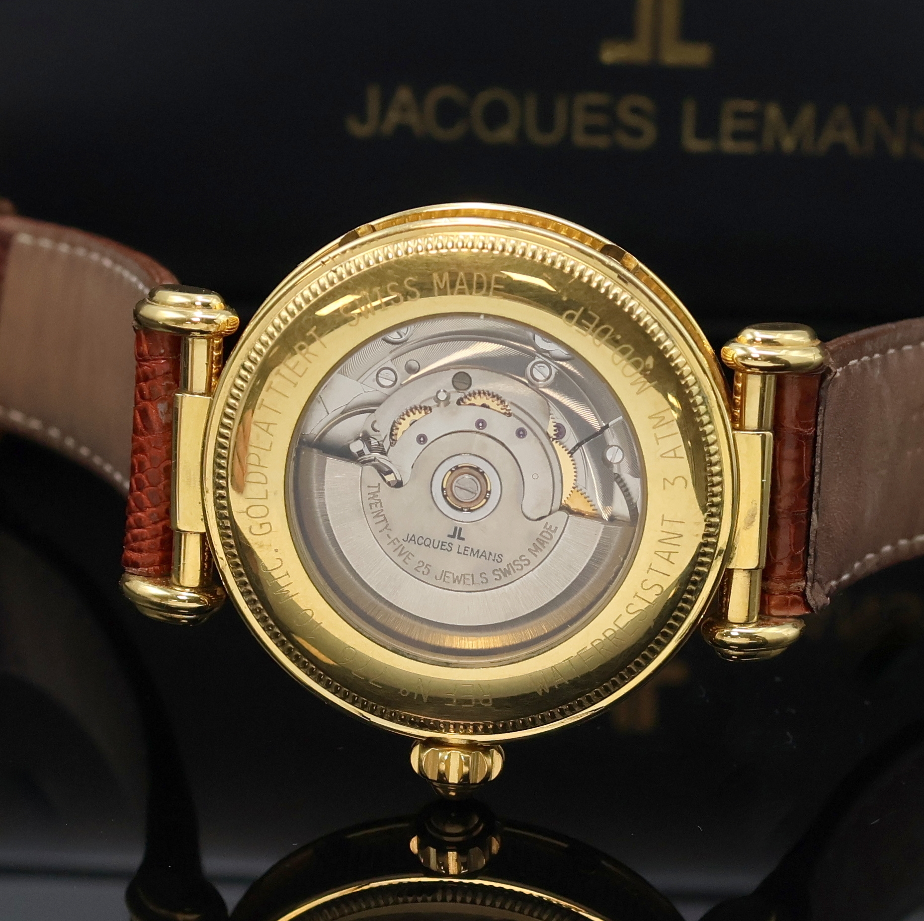 Detail e: JACQUES LEMANS Herrenarmbanduhr mit Vollkalender Referenz 776, Automatik, Schweiz um 2002, beids. vergl., verg. Gehäuse, silb. guill. Zifferbl. m. ...