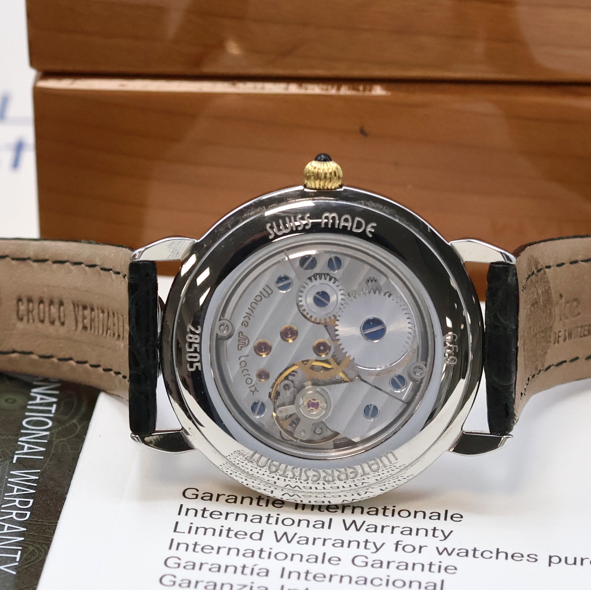 Detail d: MAURICE LACROIX Masterpiece Heure Sautante Herrenarmbanduhr Referenz 28505, Schweiz um 2000, Handaufzug, beids. vergl. Edelstahlgeh., guill. ...