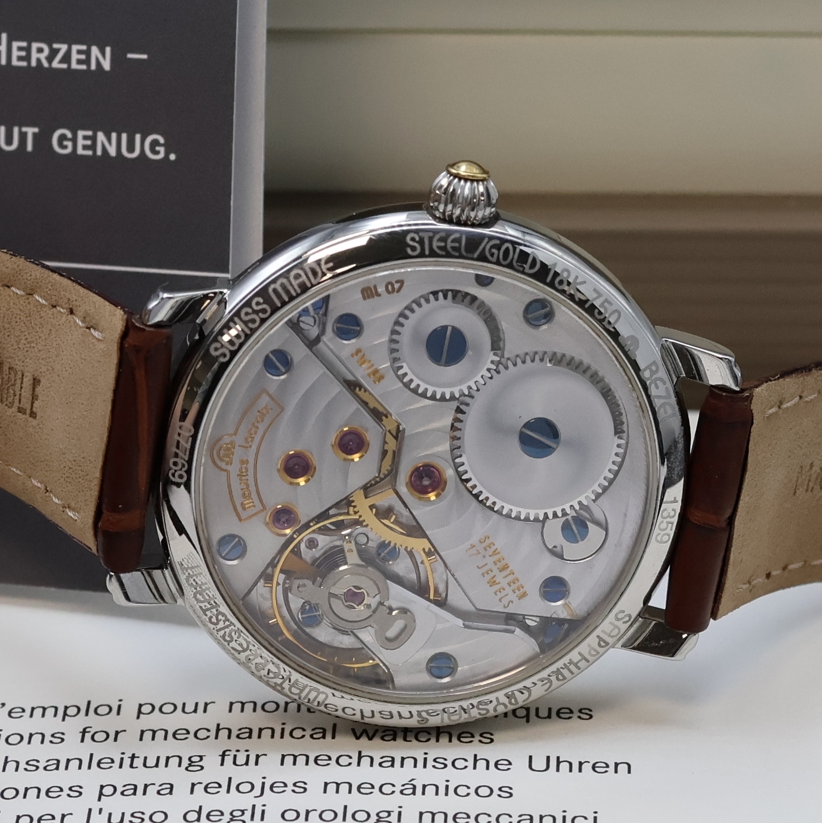 Detail d: MAURICE LACROIX Herrenarmbanduhr Jour et Nuit Referenz 07769, Handaufzug, beids. vergl. Edelstahlgeh., Boden aufgedr., Maurice Lacroix Lederband m. ...