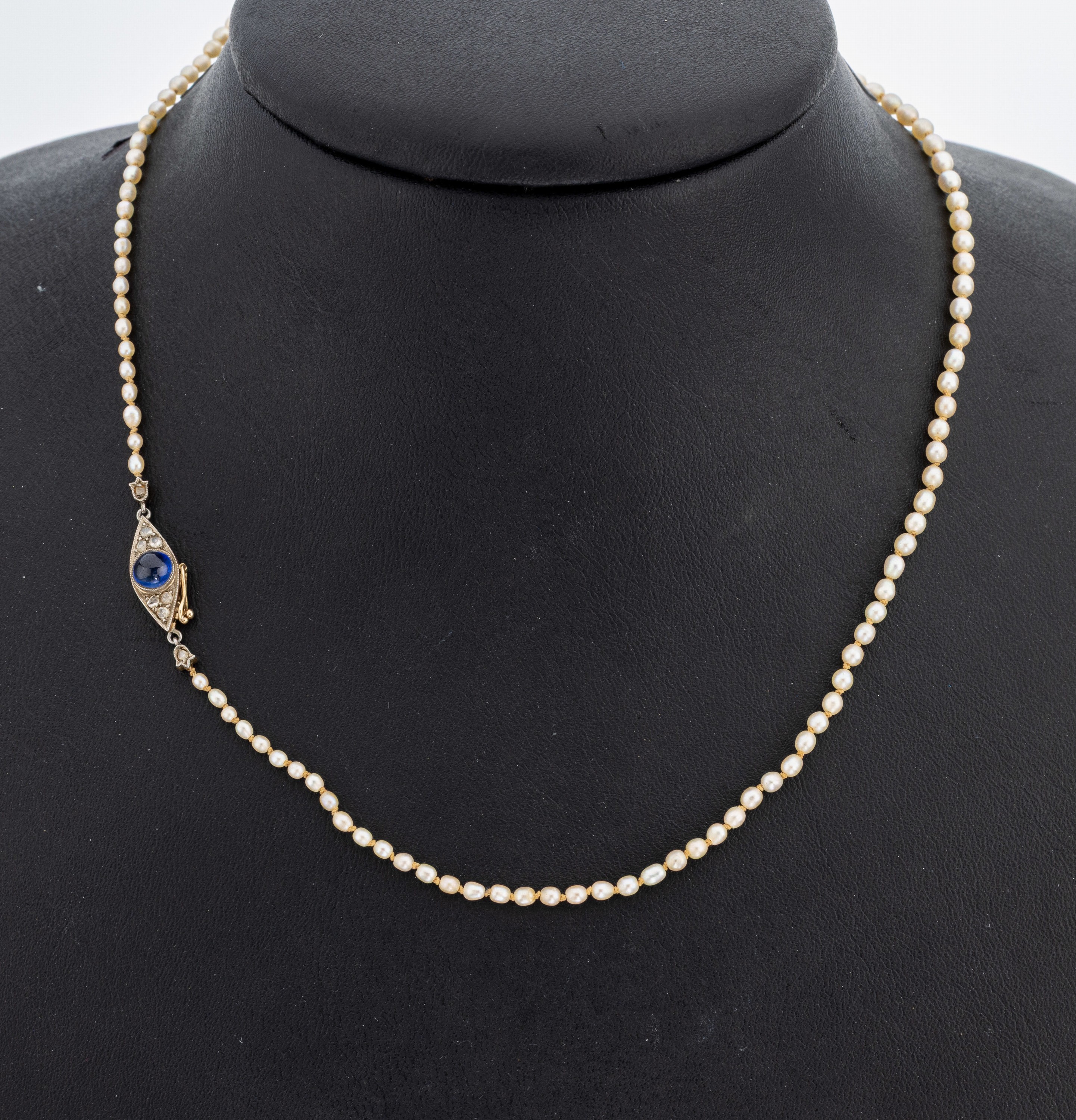 Image 26975216 - Orientperl-Collier mit 14 kt Gold Saphir- Diamant-Schließe, um 1900, GG 585/000, ...