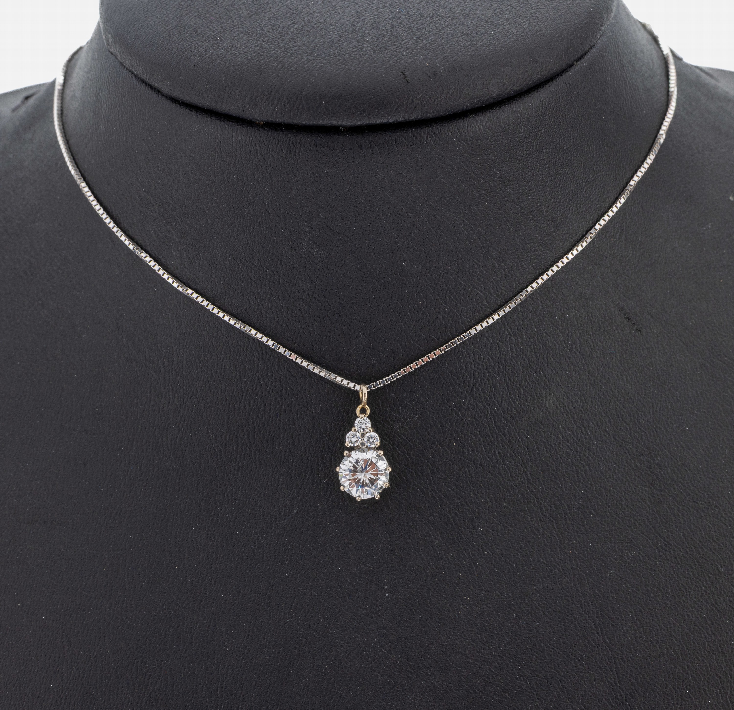 Image 26975291 - 14 kt Gold Brillant-Anhänger, WG 585/000 gepr., Brillant ca. 1.18 ct ...