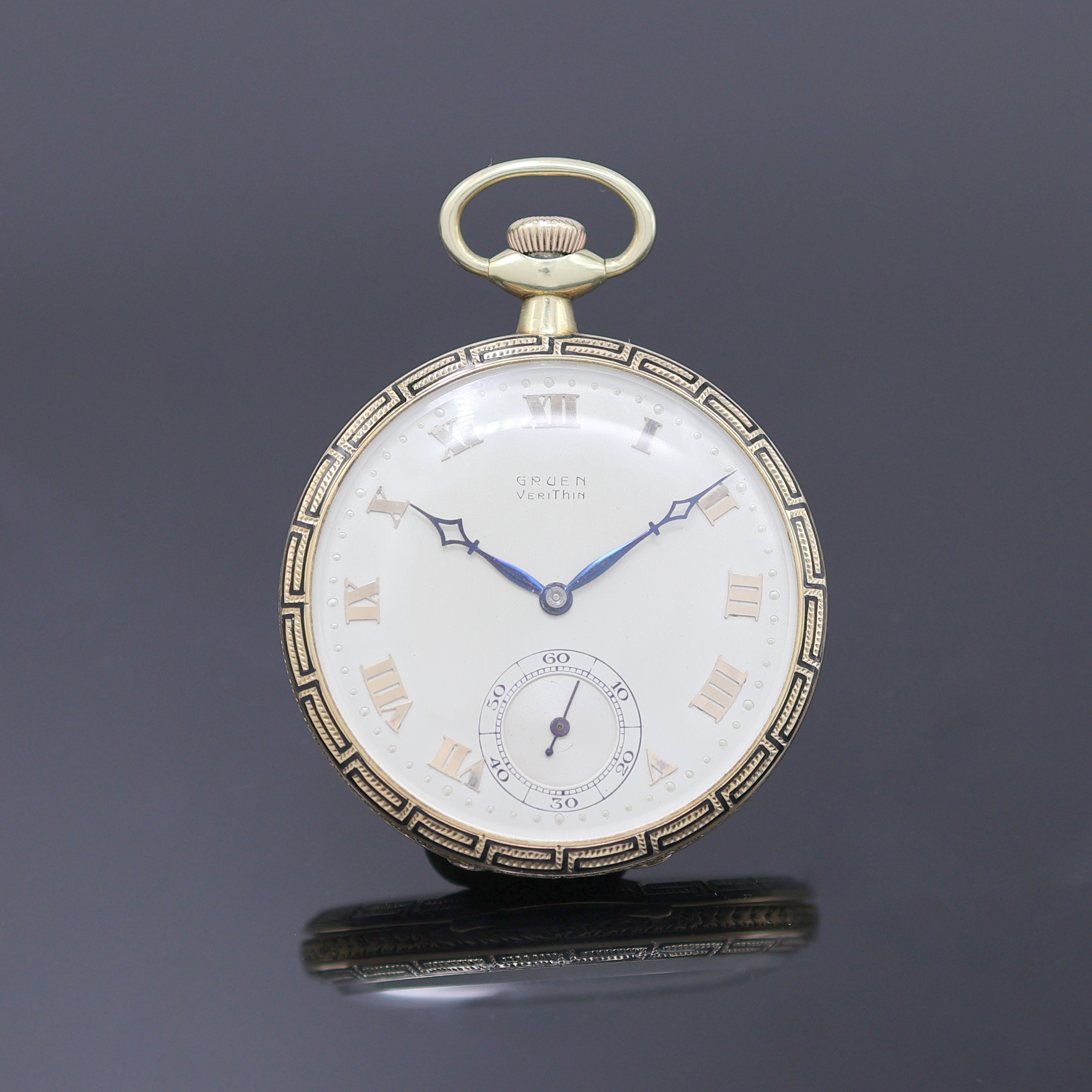 GRUEN Verithin offene Herrentaschenuhr in GG 585/000, Schweiz/USA um 1918, Ränder mit email. Mäandermuster, auf Boden Schmuckmonogr. CHF, matt ...
