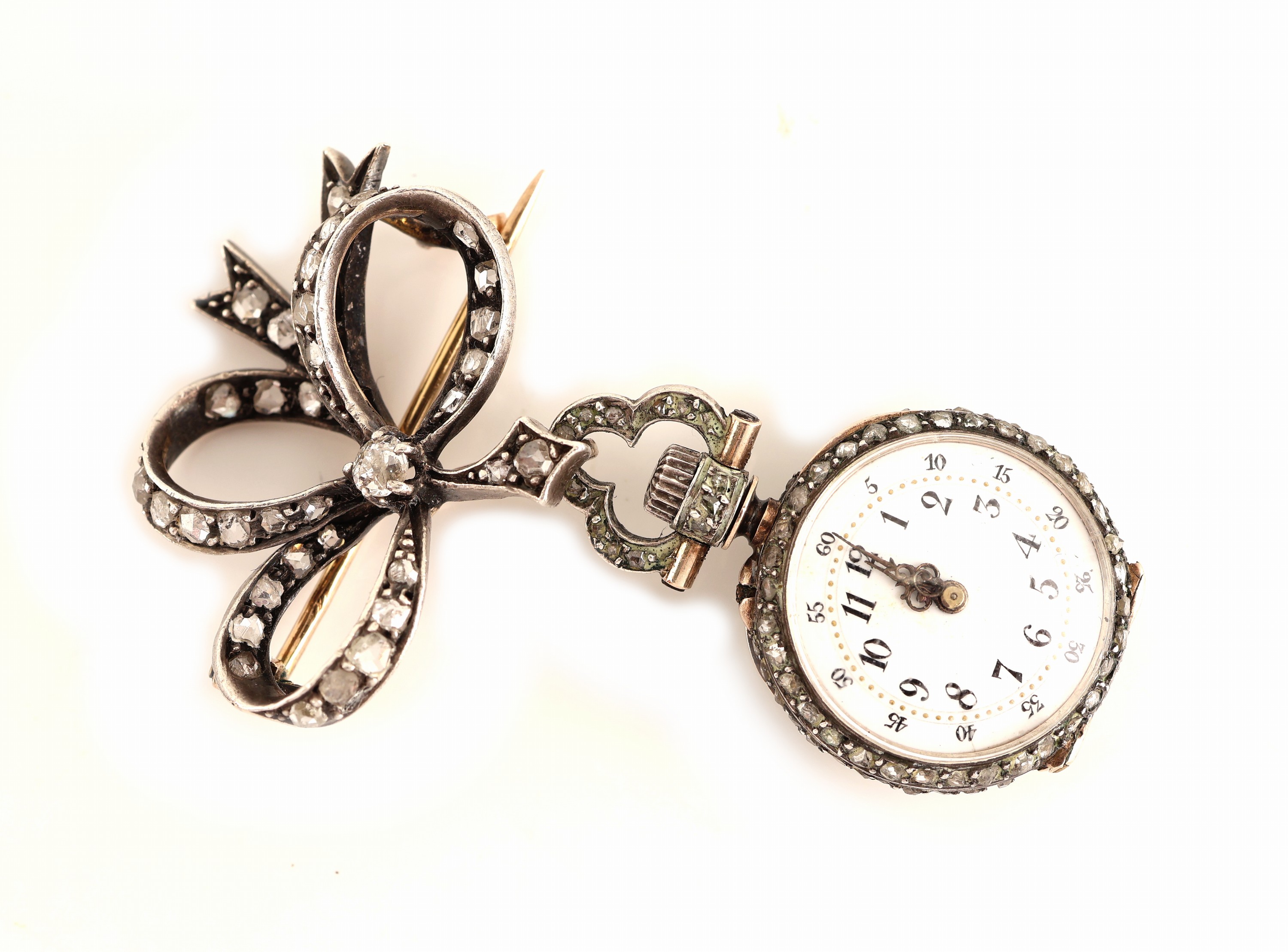 Detail c: 18 kt Gold Schleifenbrosche mit kleiner Damentaschenuhr, Frankreich um 1840/50, Schleifenbrosche: GG 750/000, Adlerkopfpunze, Schauseite Silber ...