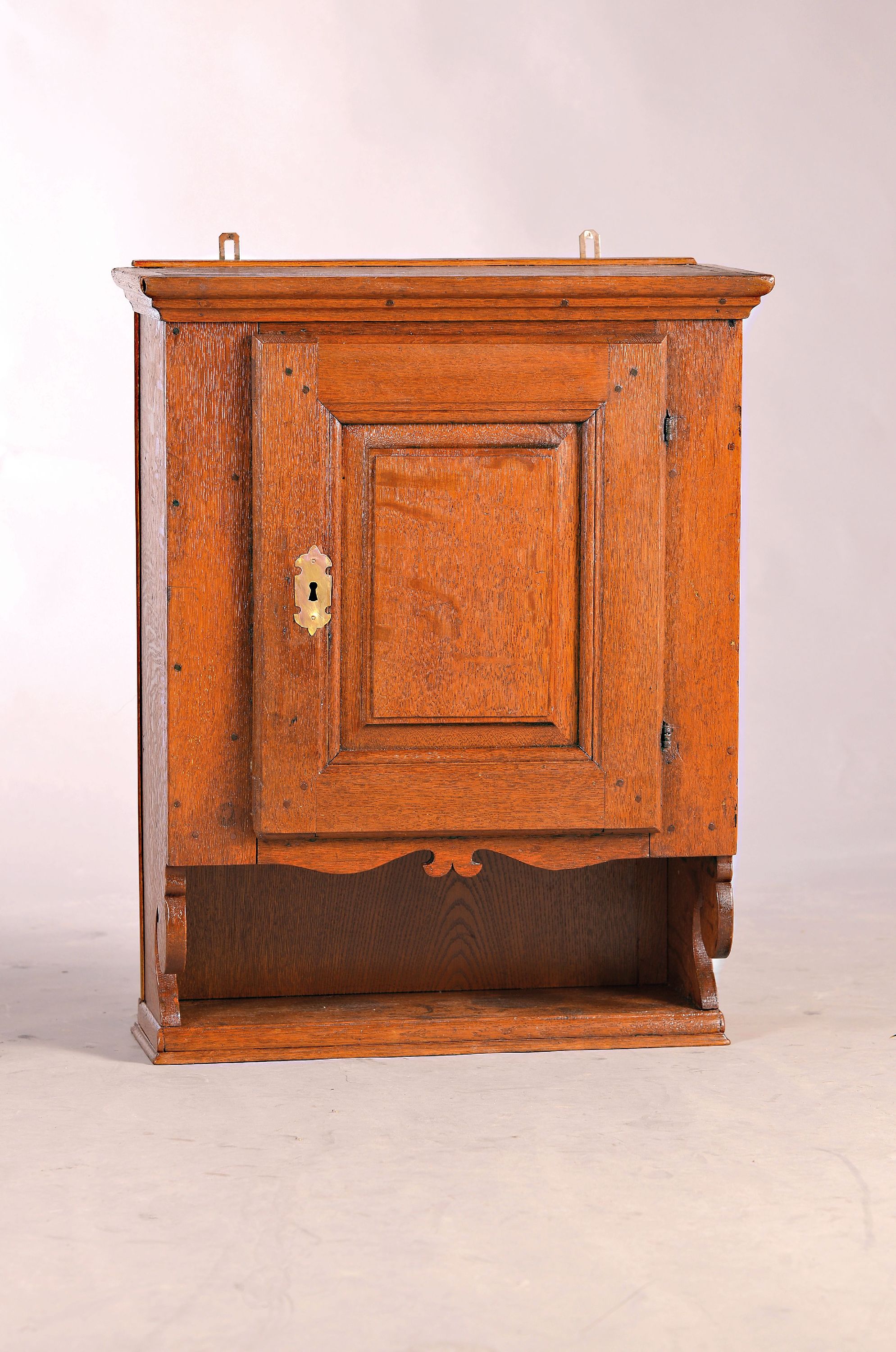 Image 26975365 - Wandschrank, Barock, 18.Jh., Eiche massiv, eintürig kassettiert, Inneneinteilung mit 2 ...