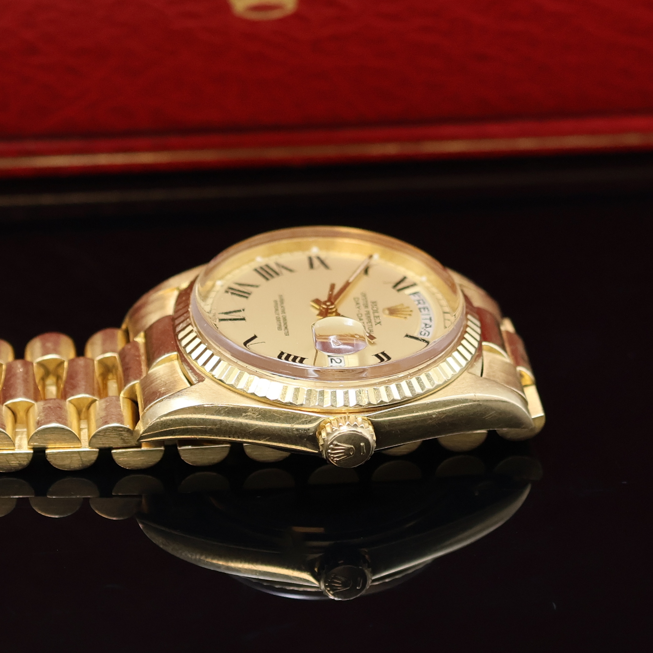 Detail d: ROLEX Day-Date Referenz 1803 Herrenarmbanduhr in GG 750/000, Schweiz um 1967, Automatik, verschr. Oystergeh. m. Riffel-Lünette, orig. Präsidentband ...