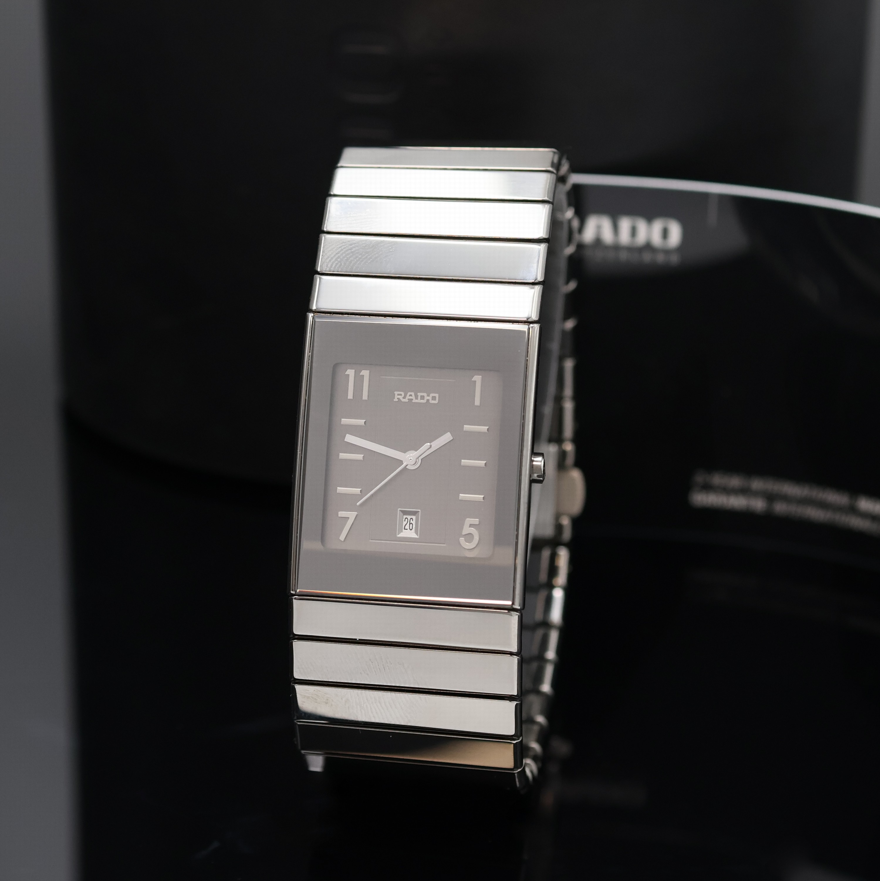 RADO rechteckige Keramik Herrenarmbanduhr, Schweiz um 2010, quartz, Keramikgeh. mit integriertem Band, Lünette 4-fach verschr., Stahlboden aufgedr., ...