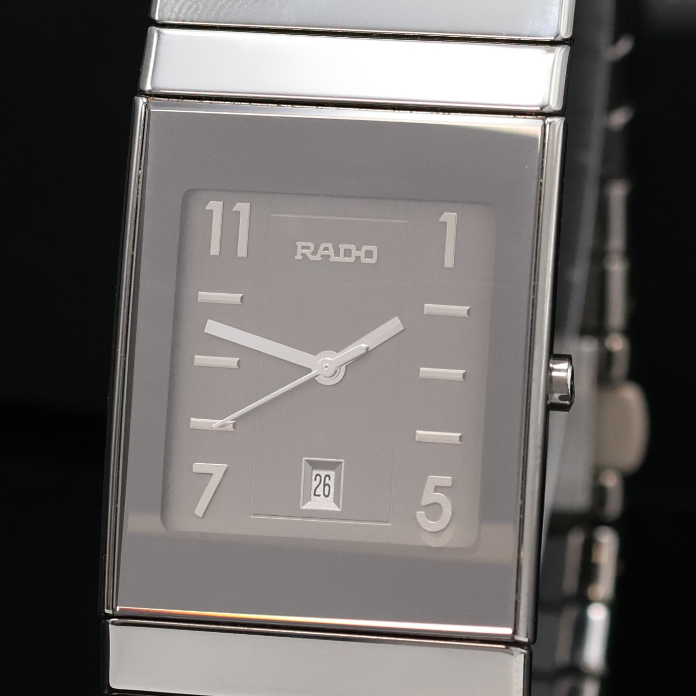 Detail a: RADO rechteckige Keramik Herrenarmbanduhr, Schweiz um 2010, quartz, Keramikgeh. mit integriertem Band, Lünette 4-fach verschr., Stahlboden aufgedr., ...