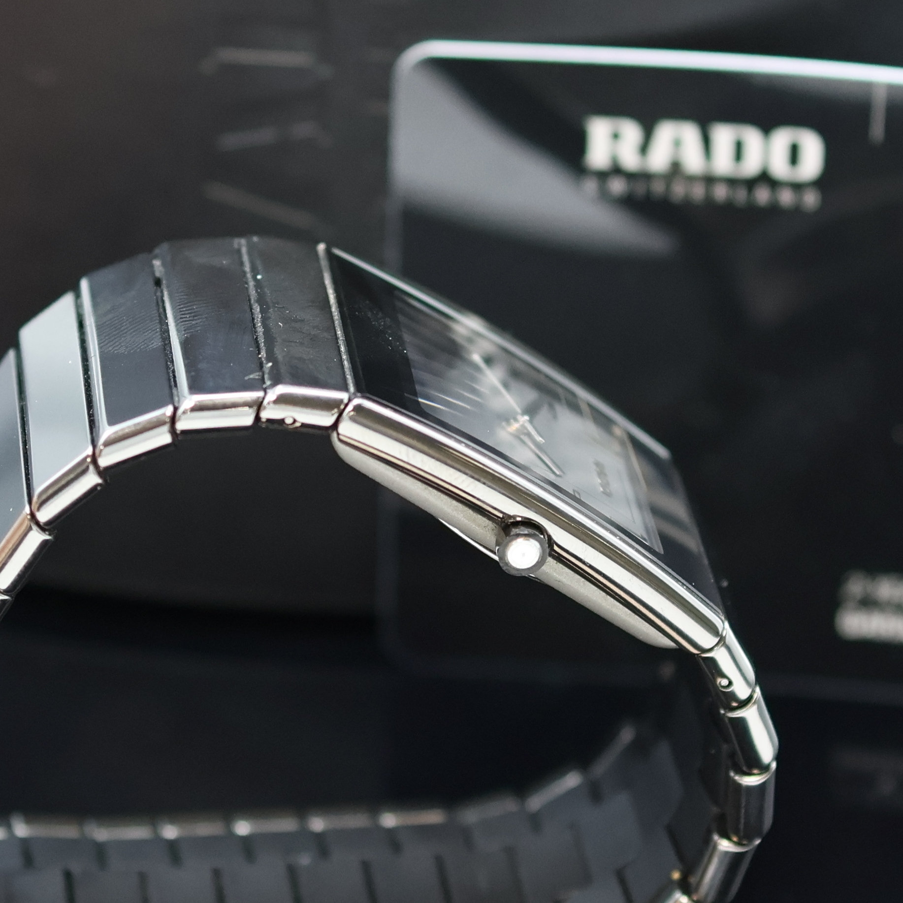 Detail c: RADO rechteckige Keramik Herrenarmbanduhr, Schweiz um 2010, quartz, Keramikgeh. mit integriertem Band, Lünette 4-fach verschr., Stahlboden aufgedr., ...