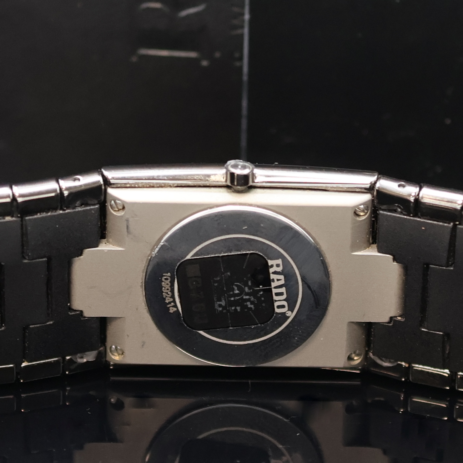 Detail d: RADO rechteckige Keramik Herrenarmbanduhr, Schweiz um 2010, quartz, Keramikgeh. mit integriertem Band, Lünette 4-fach verschr., Stahlboden aufgedr., ...