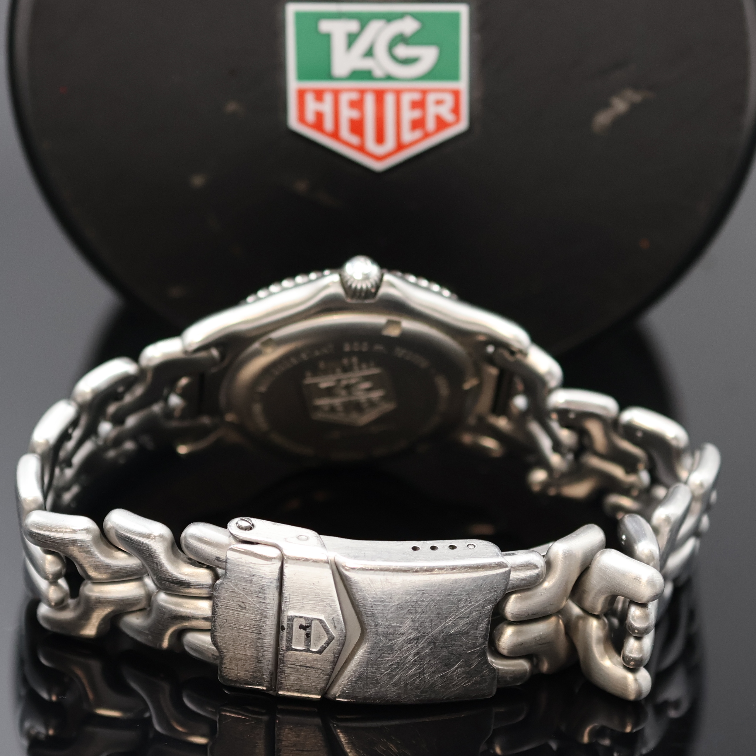 Detail b: TAG HEUER Herrenarmbanduhr Referenz WG1113-0 in Stahl, Schweiz um 1990, quarz, satiniertes Geh., integr. orig. Stahlband, eins. drehb. Lünette m. ...