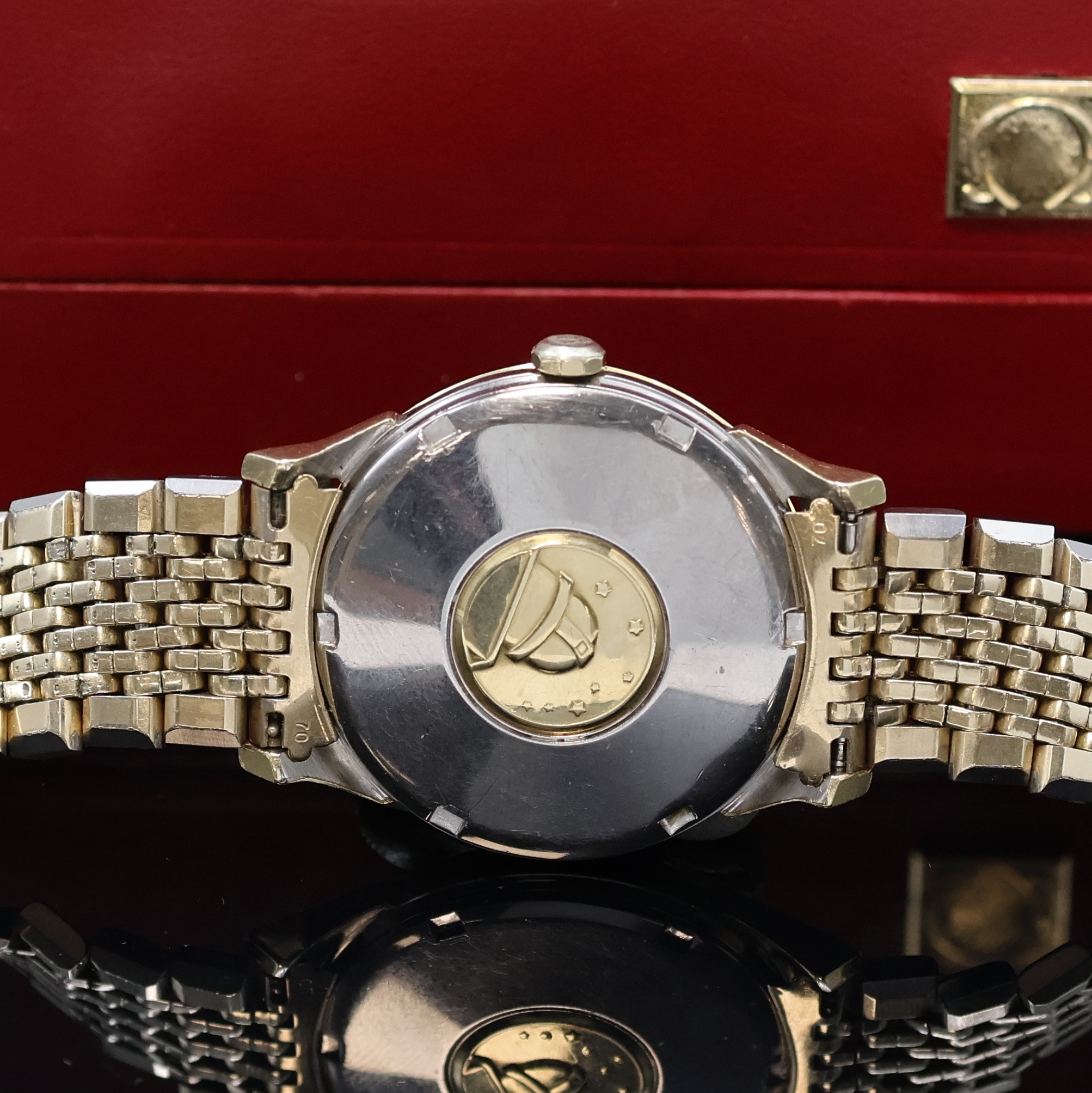 Detail d: OMEGA Constellation Armbanduhr in Stahl/Gold Referenz 168.005, Schweiz um 1963, Automatik, verg. Omega-Band m. Faltschl., verschr. Boden im Zentrum ...