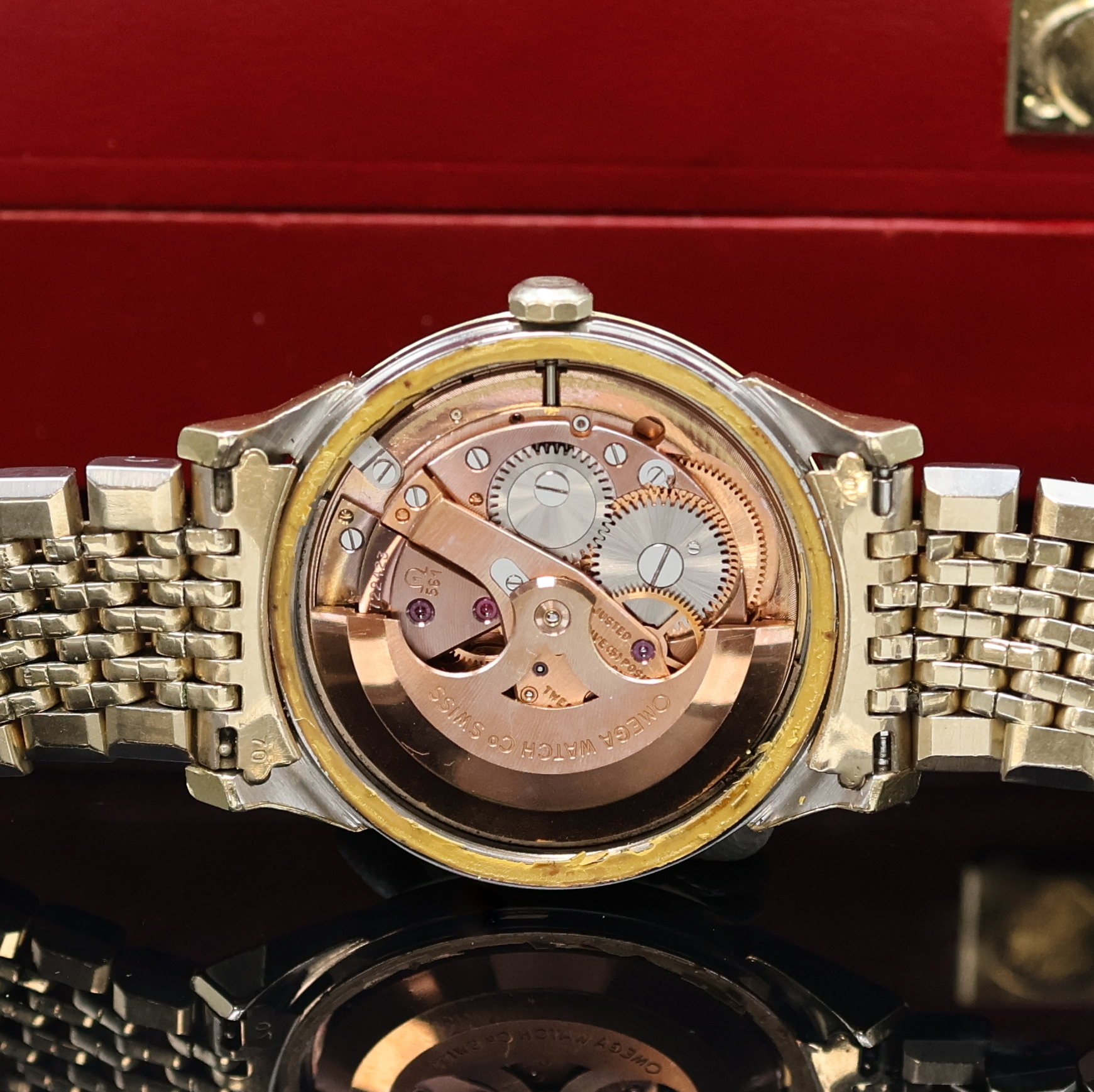 Detail e: OMEGA Constellation Armbanduhr in Stahl/Gold Referenz 168.005, Schweiz um 1963, Automatik, verg. Omega-Band m. Faltschl., verschr. Boden im Zentrum ...