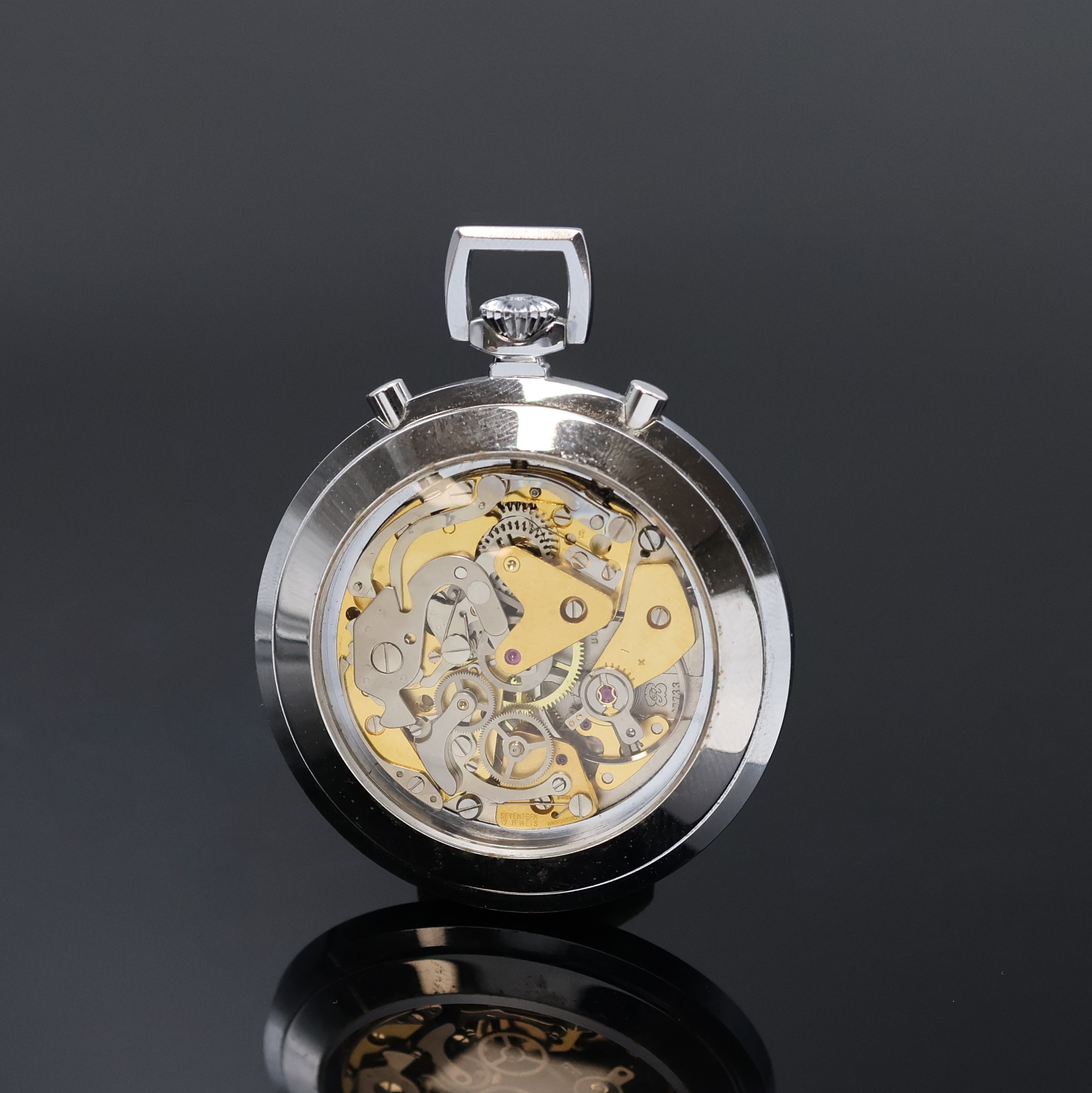 Detail b: AERO Neuchatel Taschenuhr mit Chronograph, Schweiz um 1970, Handaufzug, verchr., beids. vergl. Geh., Chrono-Drücker b. 11 u. 1, graues Zifferbl. m. ...