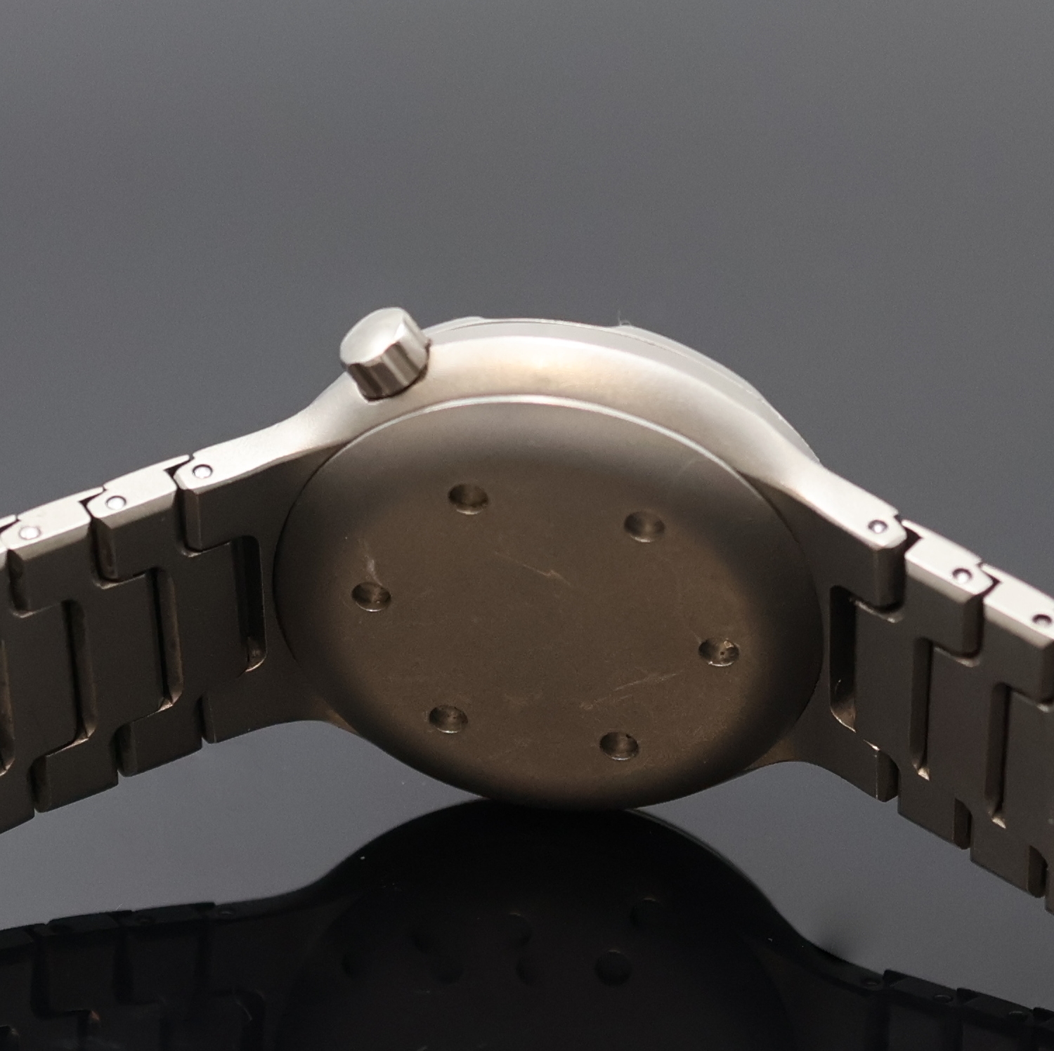 Detail d: IWC Ocean 500 Porsche Design Damenarmbanduhr in Titan Referenz 3503, Schweiz um 1995, Automatik, verschr. Geh. am integr. Titanband, eins. drehb. ...