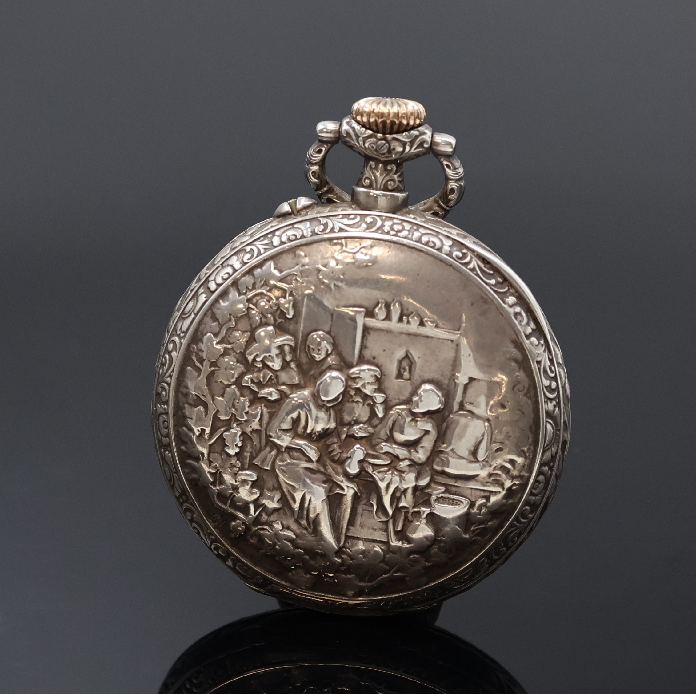 Detail a: LONGINES offene Silbertaschenuhr im Relief- Gehäuse, Schweiz um 1901, schweres Geh., rücks. figurale Szene, Cuvette m. Medaillengrav., ...